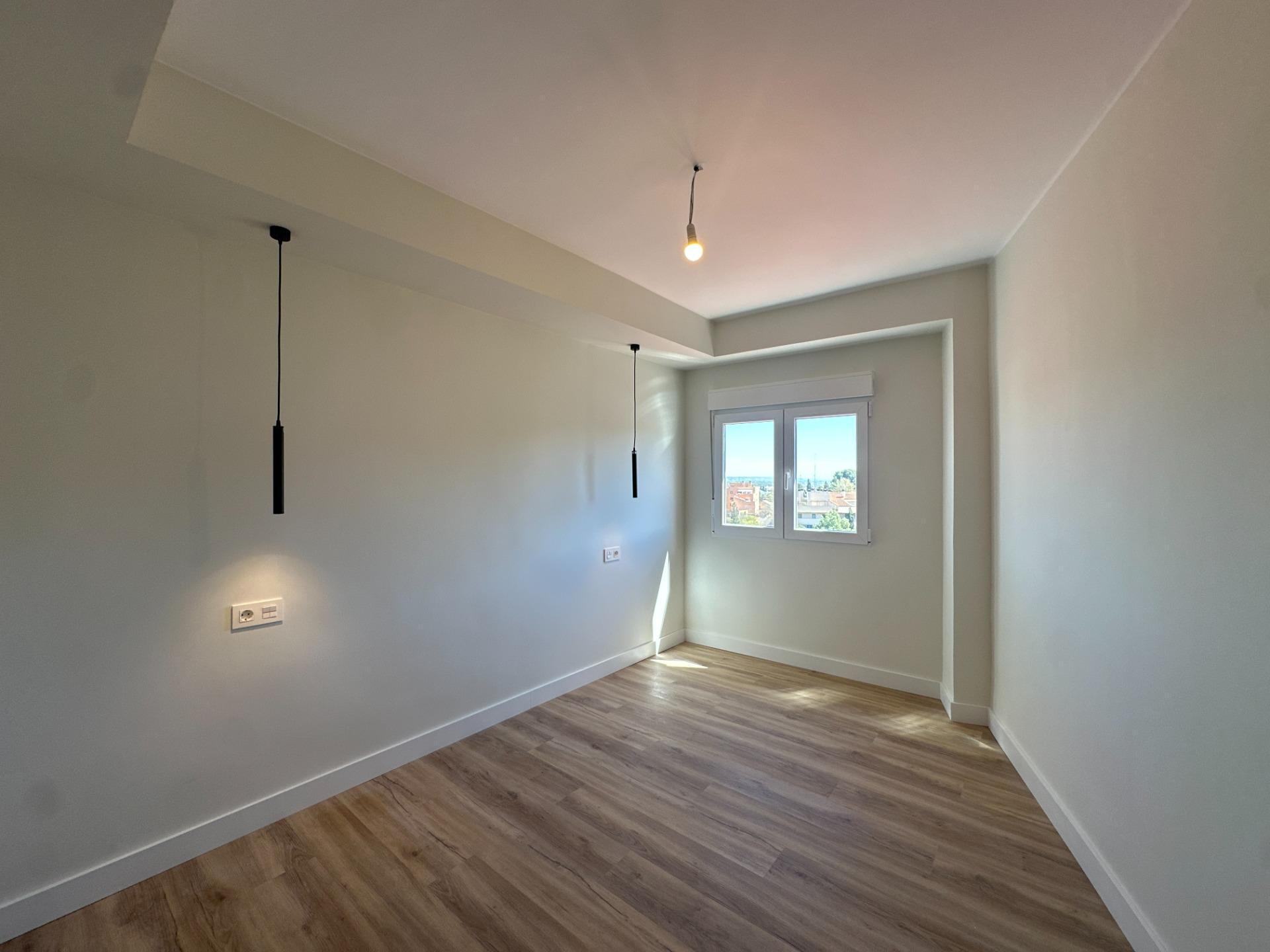 EN LA CIMA: Ático en Esquina, Sin Vecinos y Vistas al Infinito.