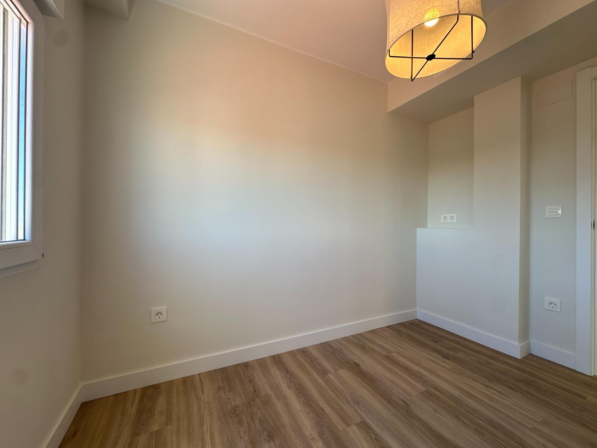 EN LA CIMA: Ático en Esquina, Sin Vecinos y Vistas al Infinito.