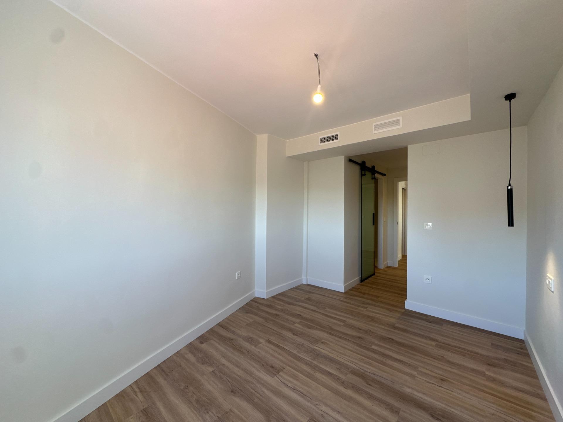 EN LA CIMA: Ático en Esquina, Sin Vecinos y Vistas al Infinito.