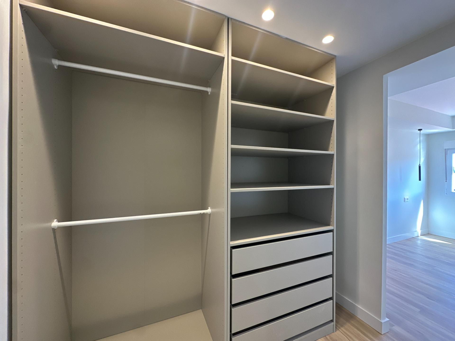 EN LA CIMA: Ático en Esquina, Sin Vecinos y Vistas al Infinito.