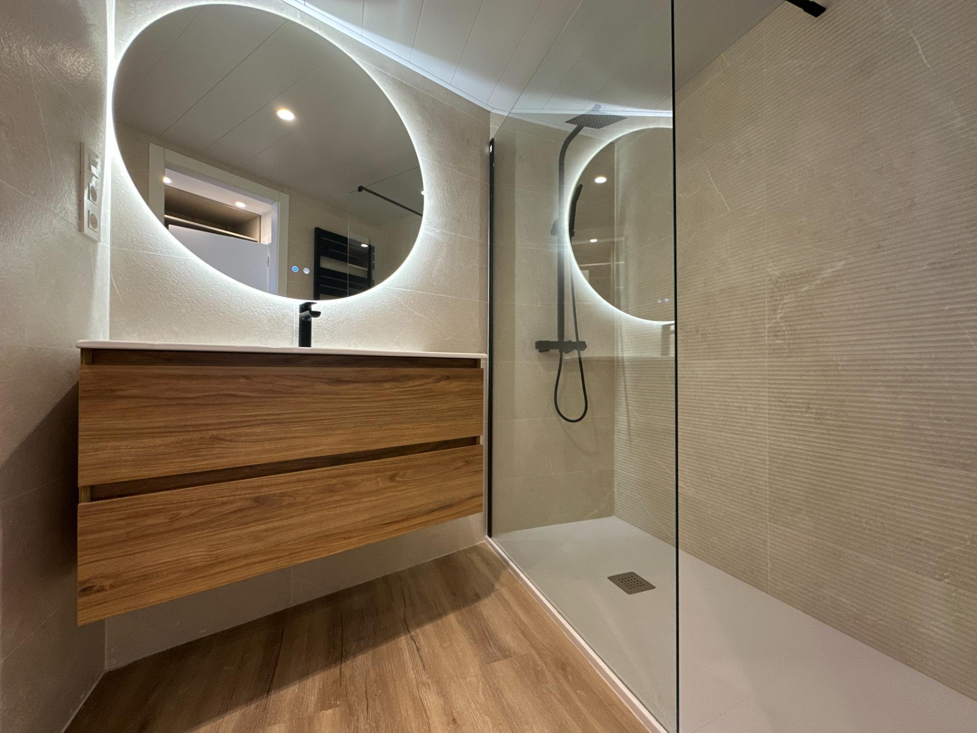 EN LA CIMA: Ático en Esquina, Sin Vecinos y Vistas al Infinito.