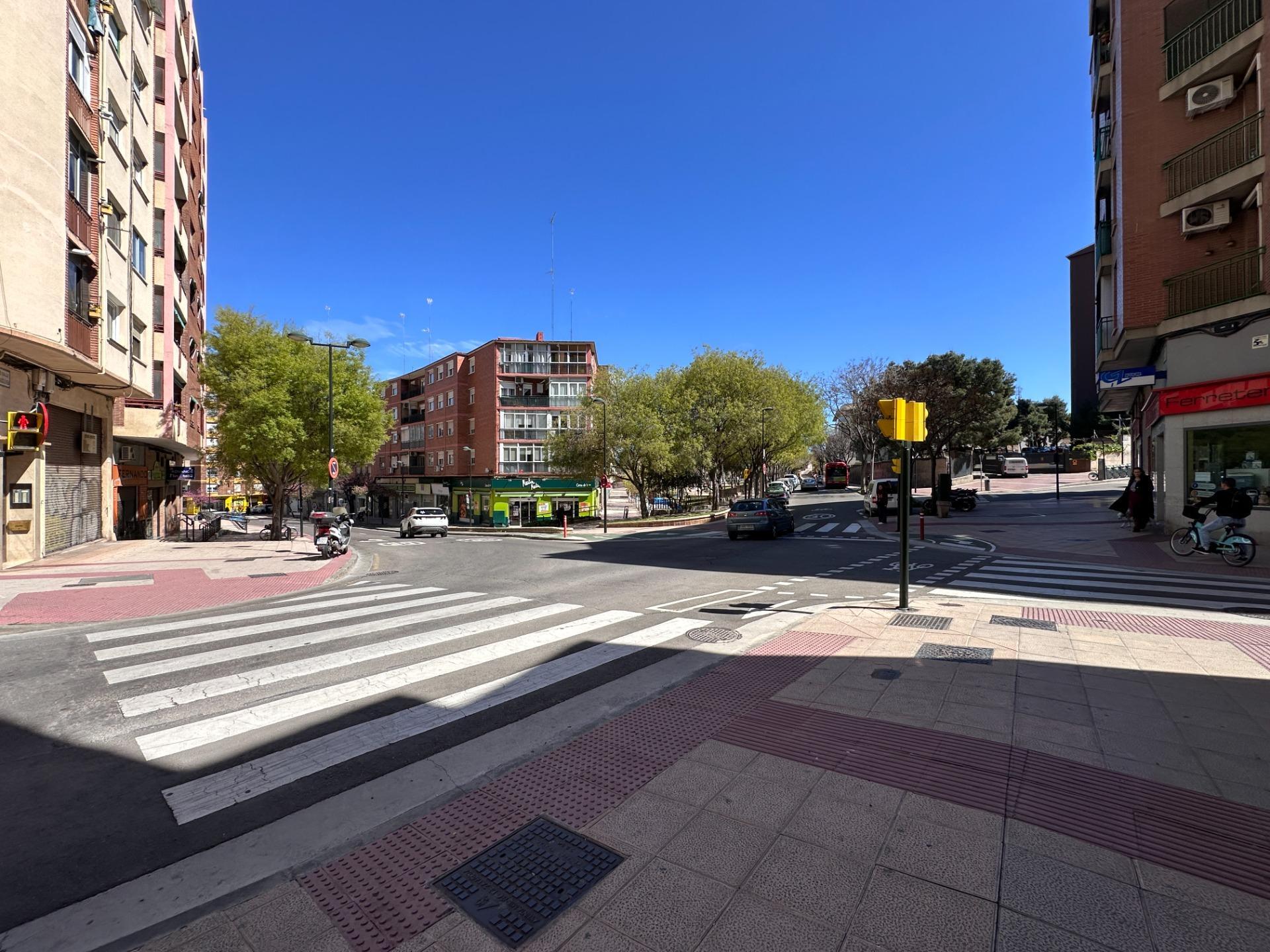 EN LA CIMA: Ático en Esquina, Sin Vecinos y Vistas al Infinito.