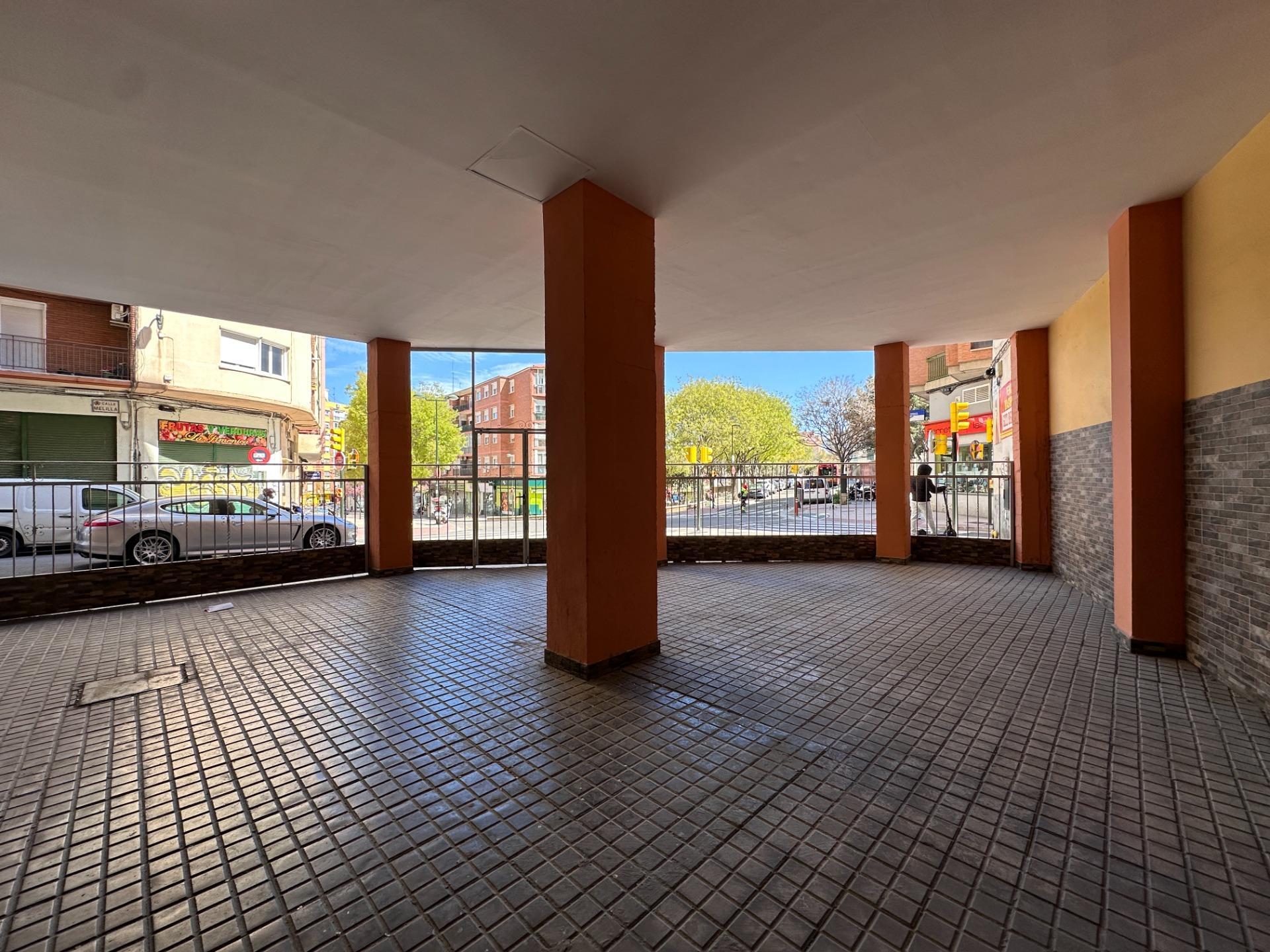 EN LA CIMA: Ático en Esquina, Sin Vecinos y Vistas al Infinito.