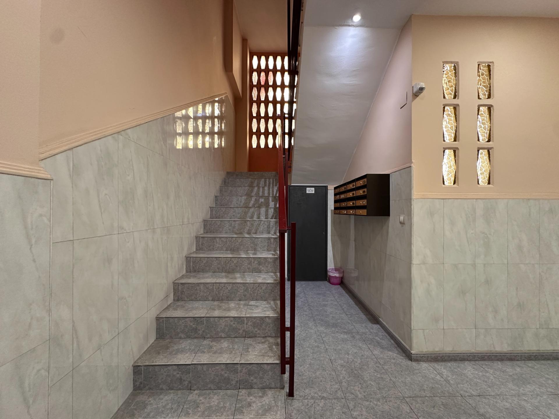 EN LA CIMA: Ático en Esquina, Sin Vecinos y Vistas al Infinito.