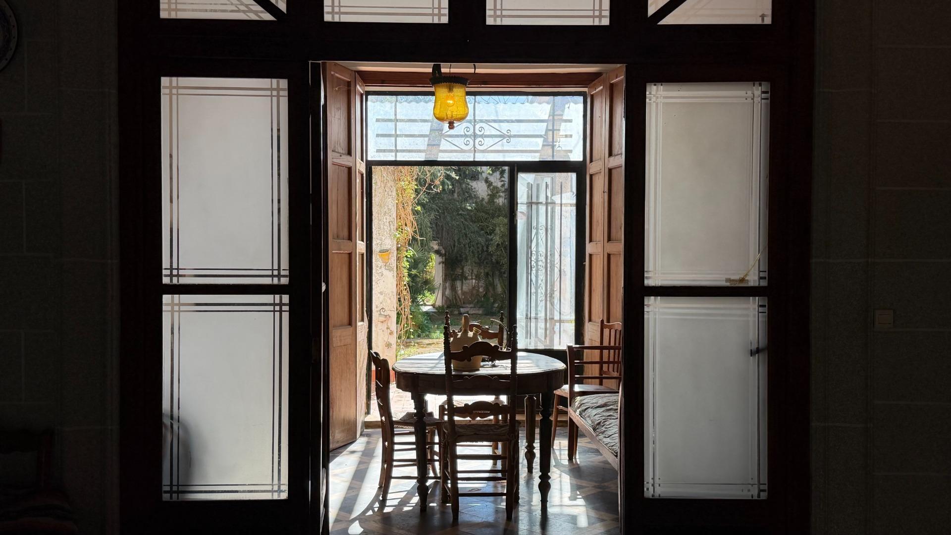 Casa de Pueblo en Alberic: 751 m², 6 Hab, Gran Patio y Antigua Cambra de la Seda