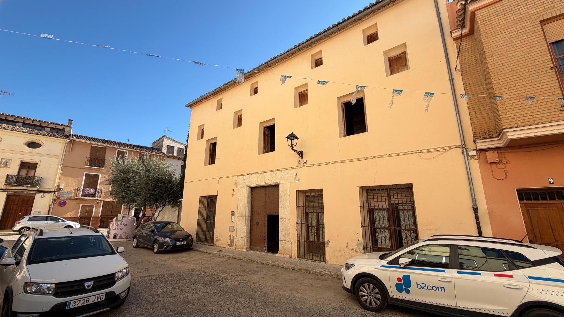 Casa de Pueblo en Alberic: 751 m², 6 Hab, Gran Patio y Antigua Cambra de la Seda