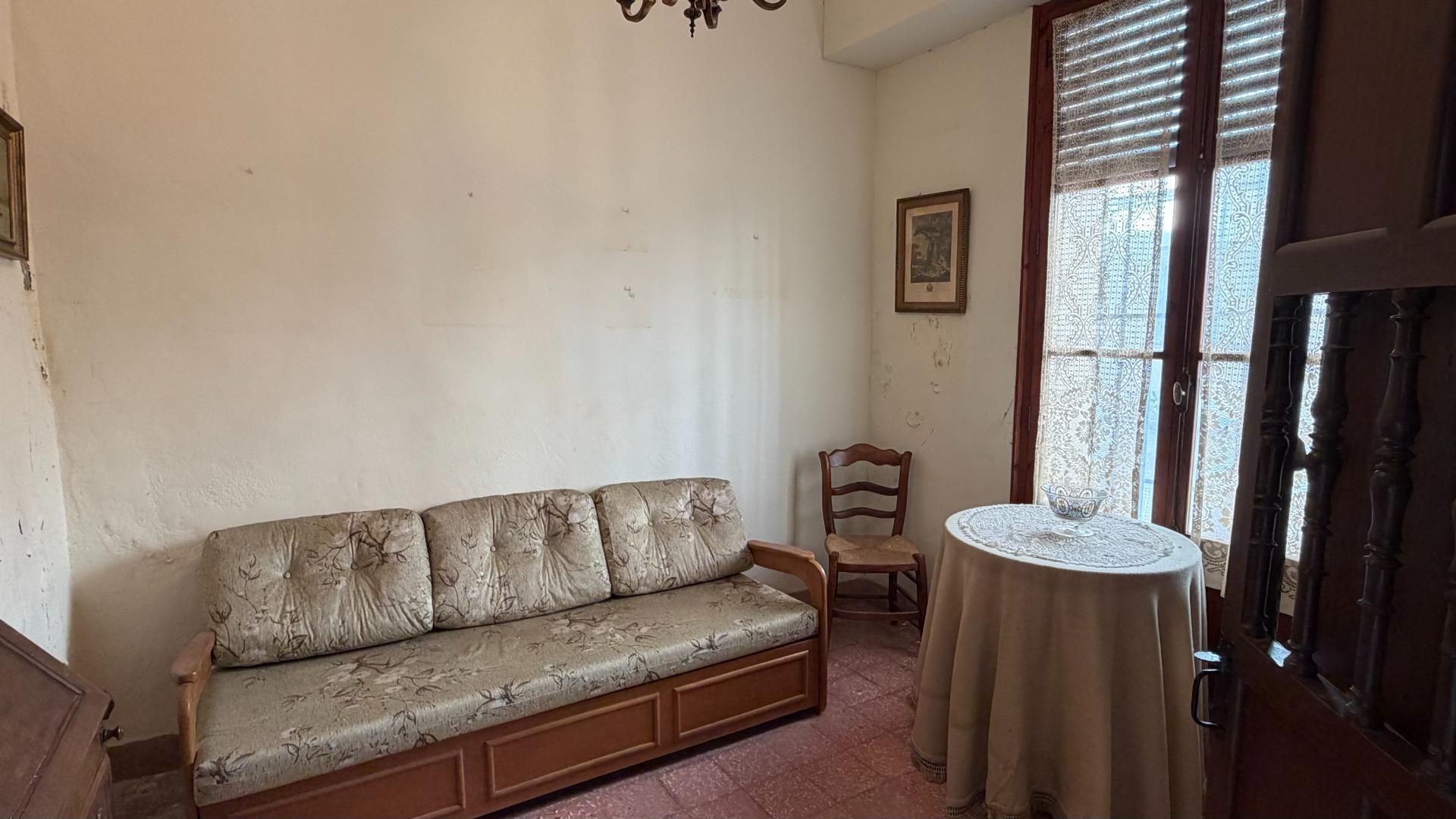 Casa de Pueblo en Alberic: 751 m², 6 Hab, Gran Patio y Antigua Cambra de la Seda