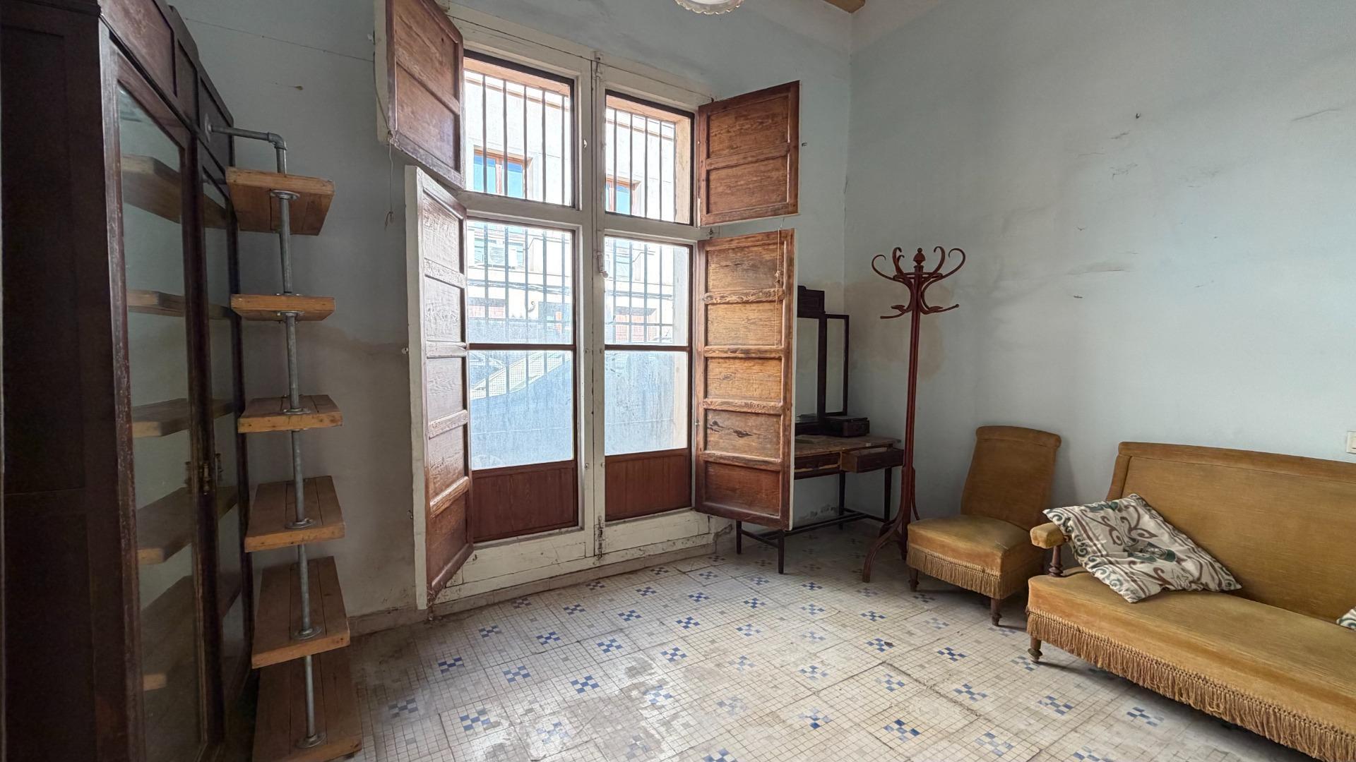 Casa de Pueblo en Alberic: 751 m², 6 Hab, Gran Patio y Antigua Cambra de la Seda