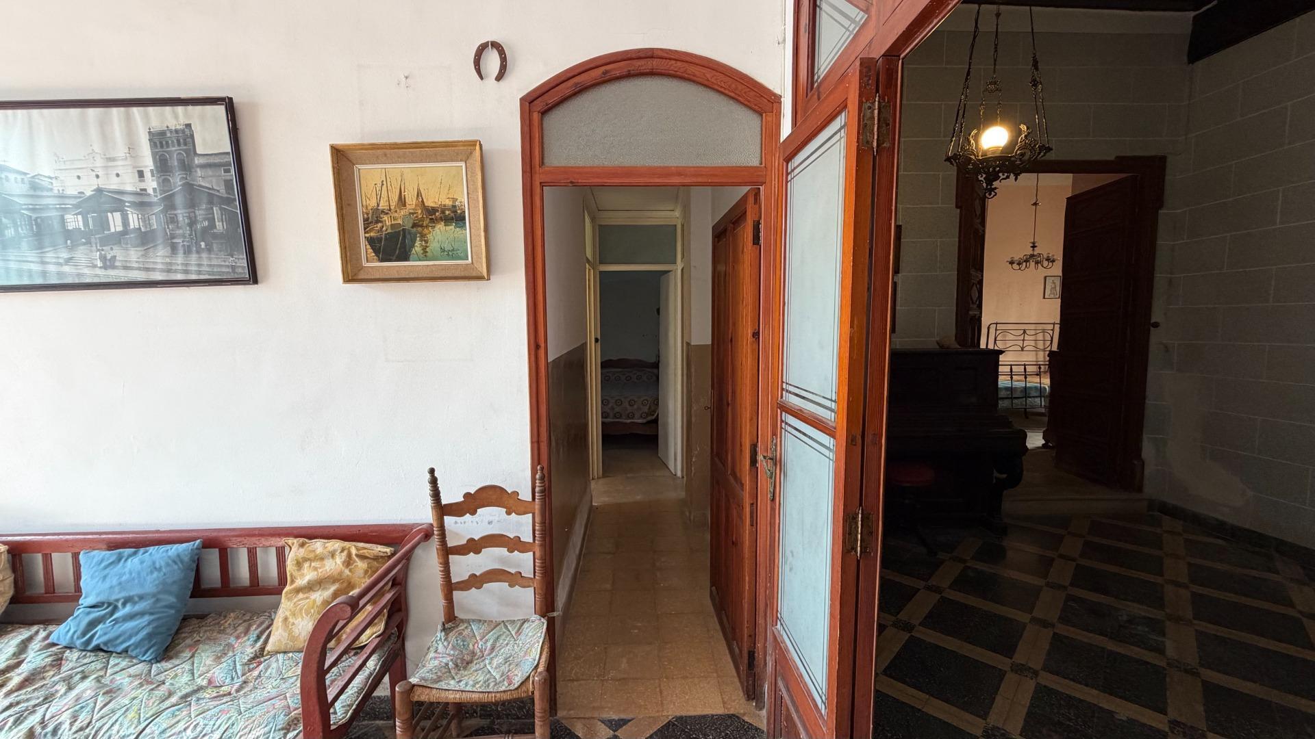 Casa de Pueblo en Alberic: 751 m², 6 Hab, Gran Patio y Antigua Cambra de la Seda