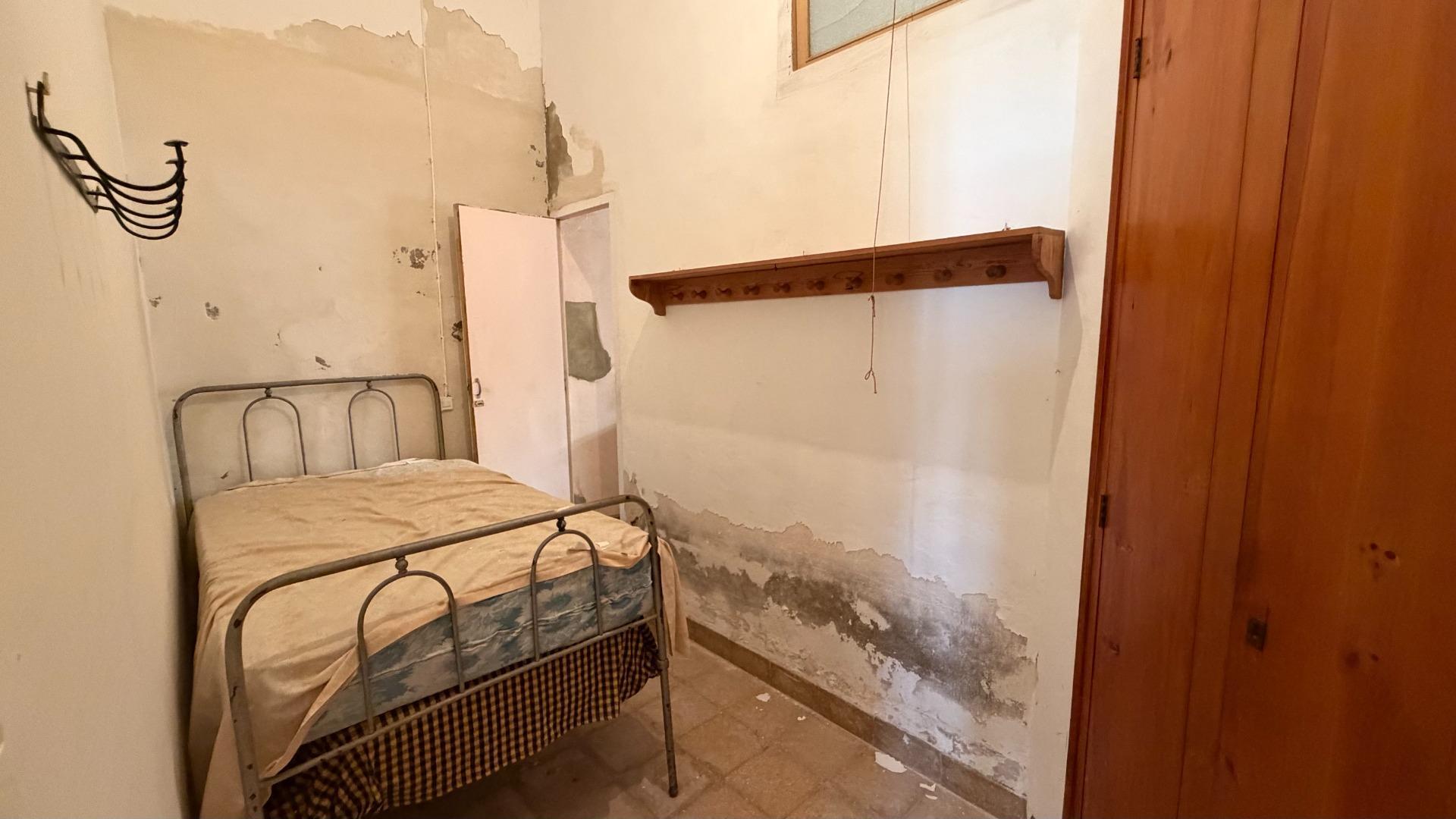 Casa de Pueblo en Alberic: 751 m², 6 Hab, Gran Patio y Antigua Cambra de la Seda