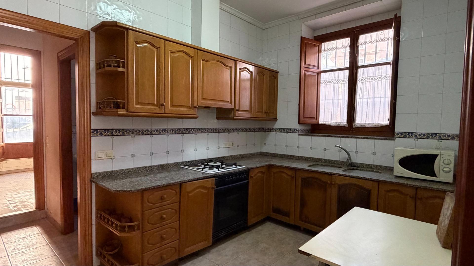Casa de Pueblo en Alberic: 751 m², 6 Hab, Gran Patio y Antigua Cambra de la Seda