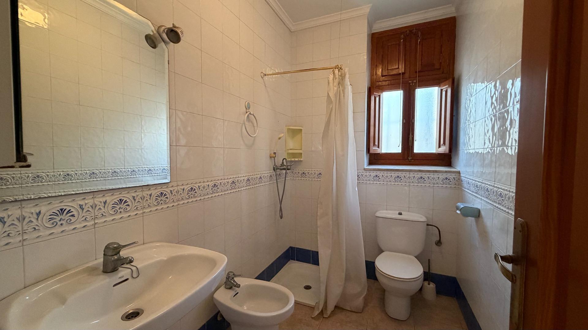 Casa de Pueblo en Alberic: 751 m², 6 Hab, Gran Patio y Antigua Cambra de la Seda