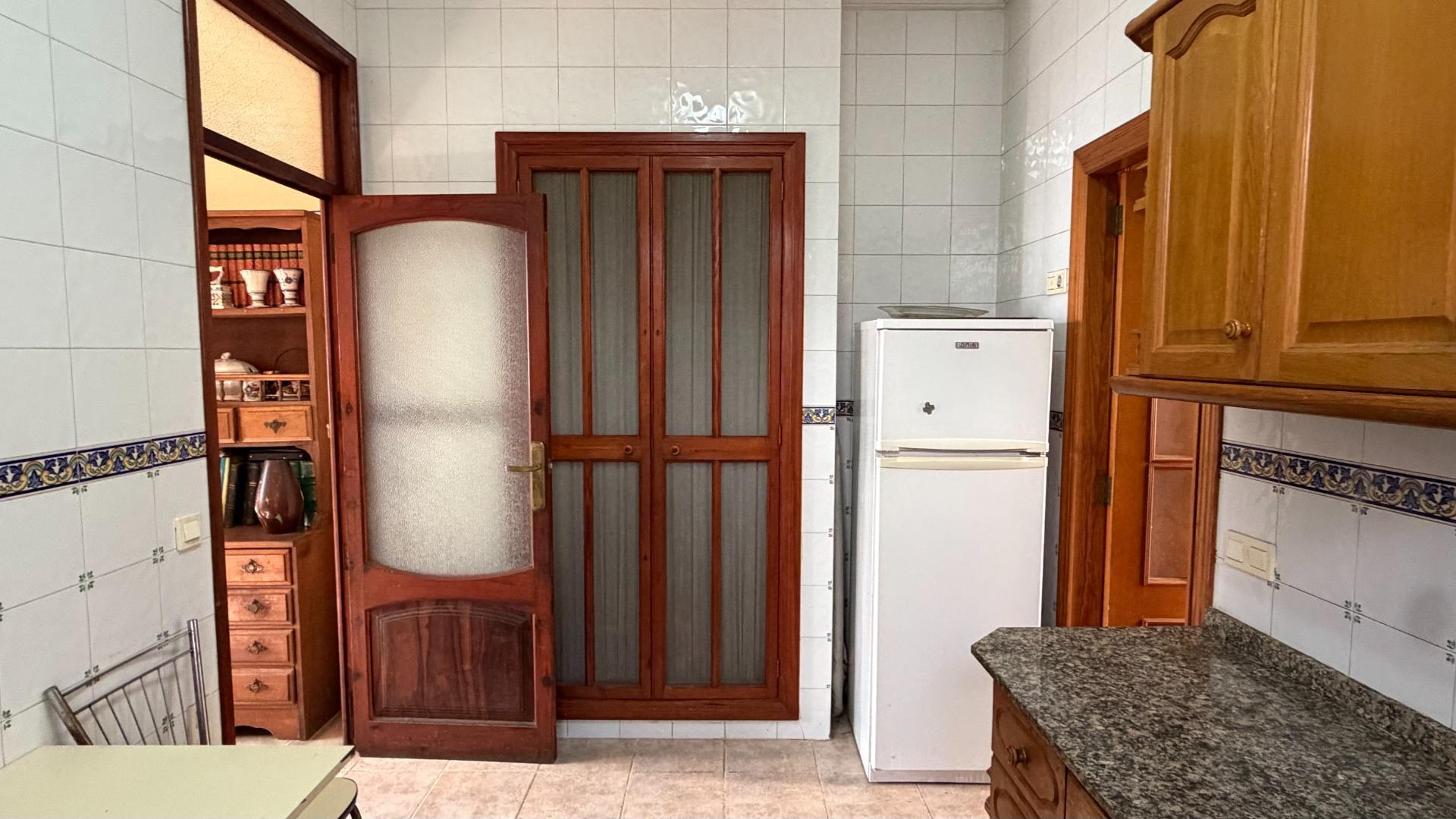 Casa de Pueblo en Alberic: 751 m², 6 Hab, Gran Patio y Antigua Cambra de la Seda