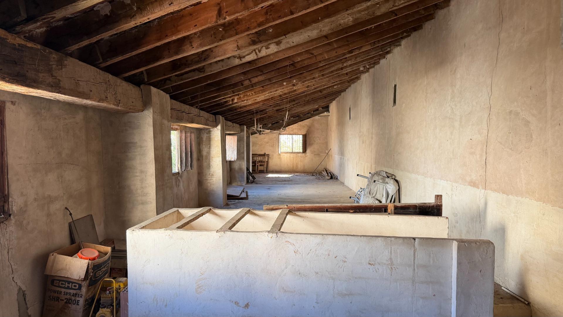 Casa de Pueblo en Alberic: 751 m², 6 Hab, Gran Patio y Antigua Cambra de la Seda