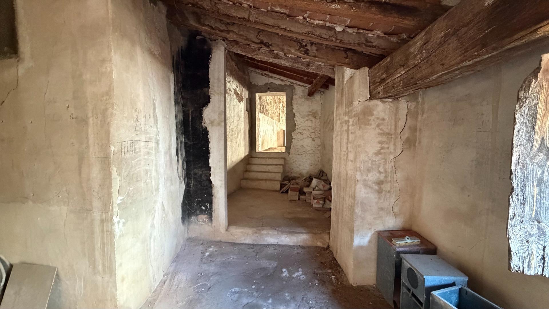 Casa de Pueblo en Alberic: 751 m², 6 Hab, Gran Patio y Antigua Cambra de la Seda