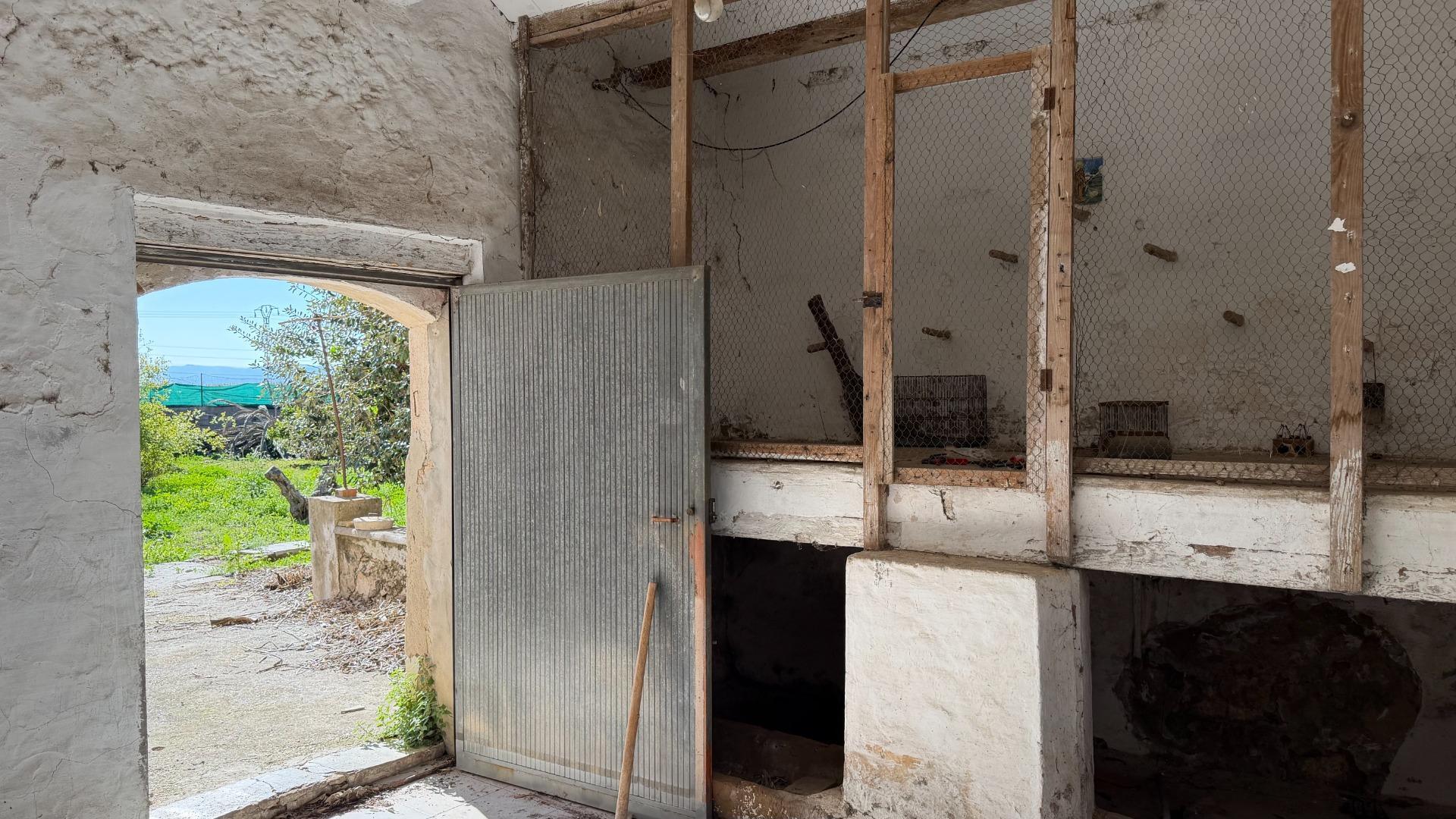 Casa de Pueblo en Alberic: 751 m², 6 Hab, Gran Patio y Antigua Cambra de la Seda