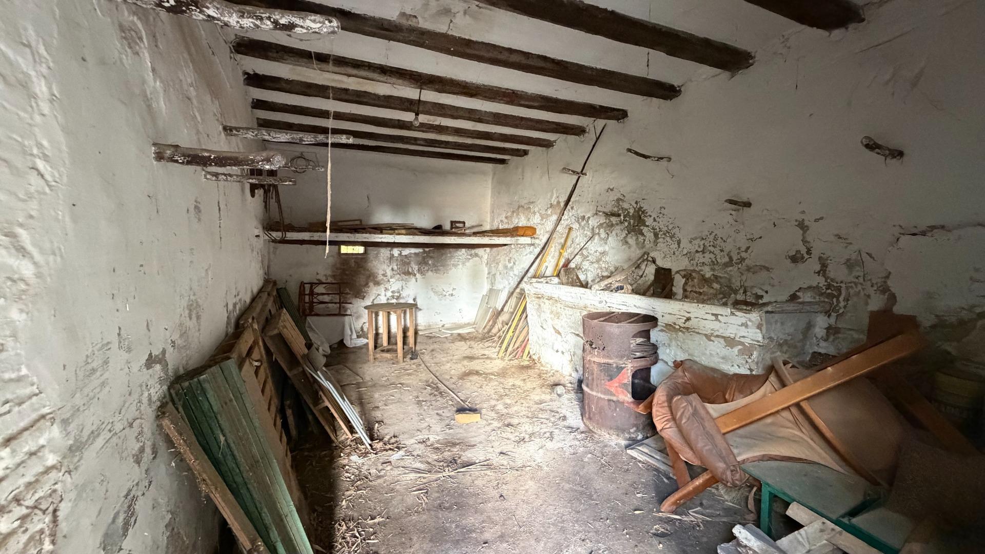 Casa de Pueblo en Alberic: 751 m², 6 Hab, Gran Patio y Antigua Cambra de la Seda