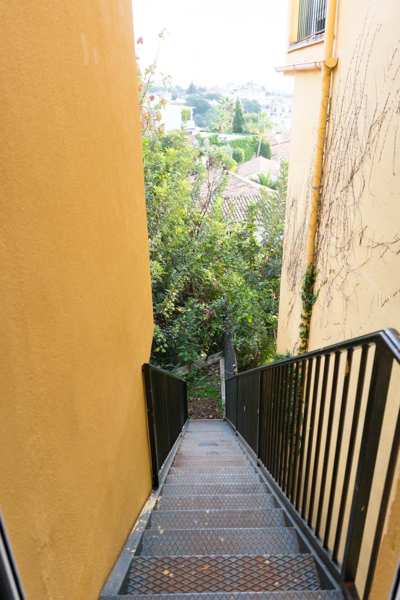 ¡¡¡BAJA SU PRECIO!!! Adosado en Fuengirola: Vistas Espectaculares y Tranquilidad Garantizada.