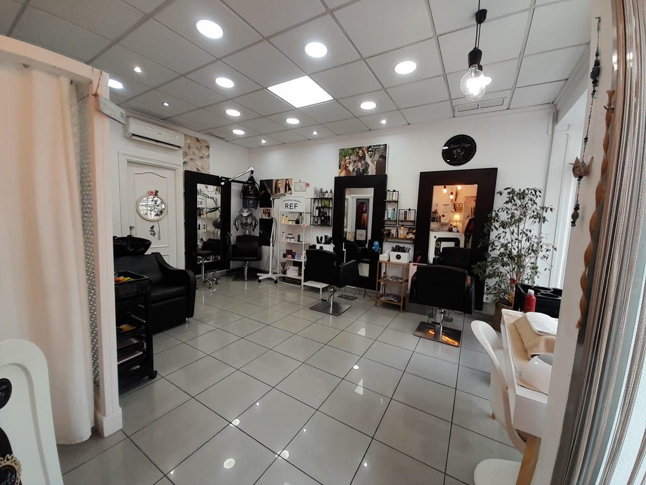 Oportunidad única : Traspaso en exclusiva de Peluqueria 5* de reseñas y clientela fidelizada.