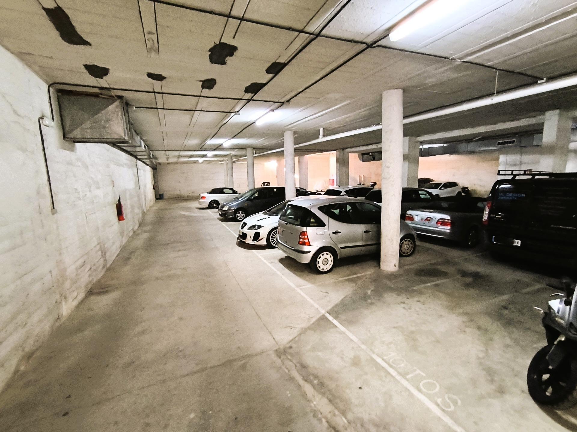 Amplia plaza de parking en Andratx pueblo