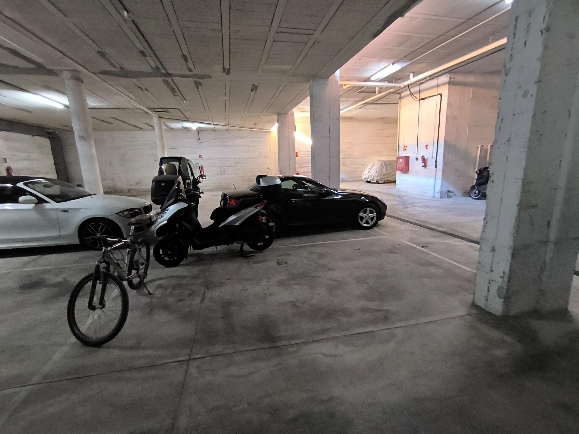 Amplia plaza de parking en Andratx pueblo