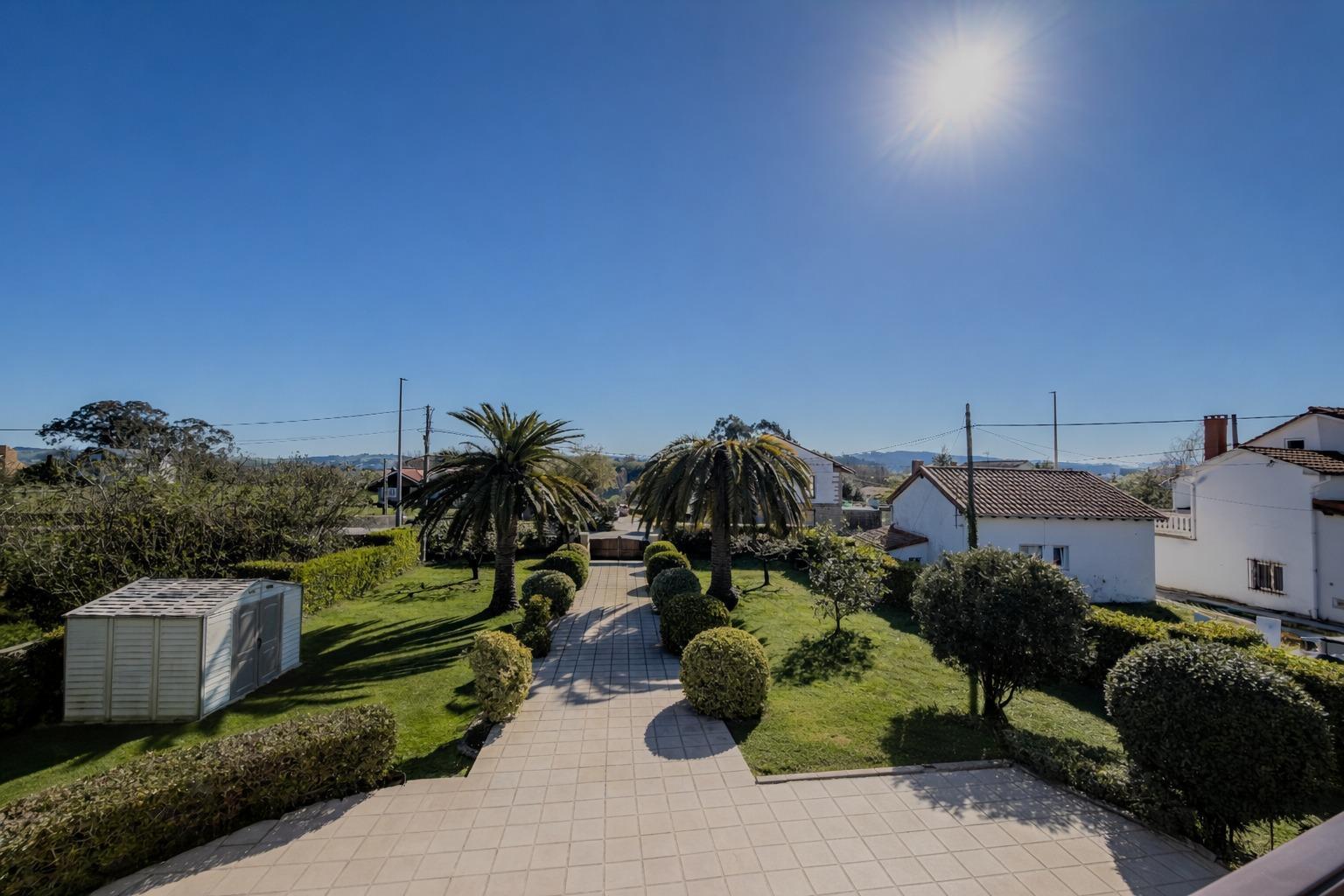 CHALET CON DOS VIVIENDAS Y GRAN PARCELA EN HINOJEDO, SUANCES