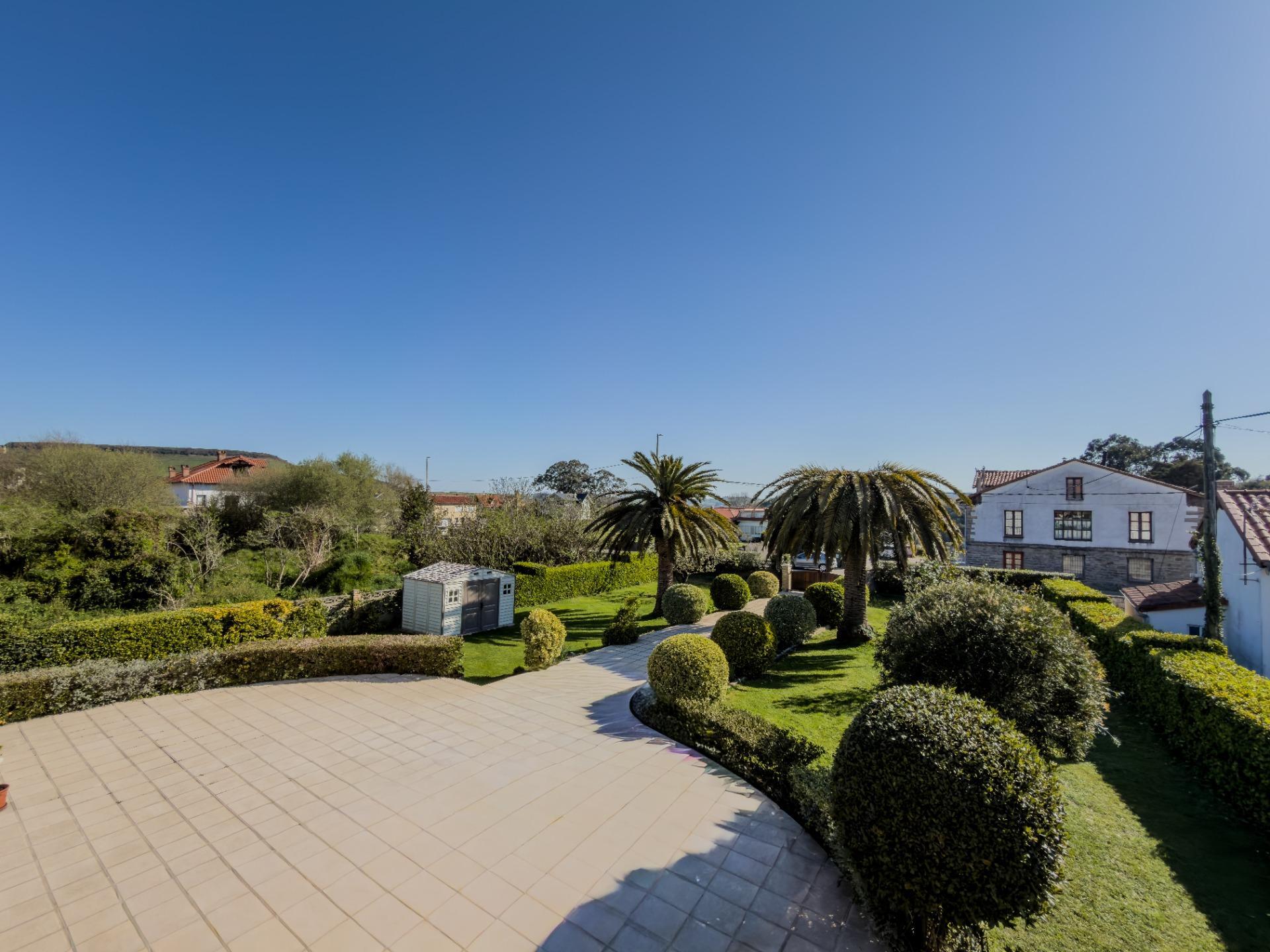 CHALET CON DOS VIVIENDAS Y GRAN PARCELA EN HINOJEDO, SUANCES