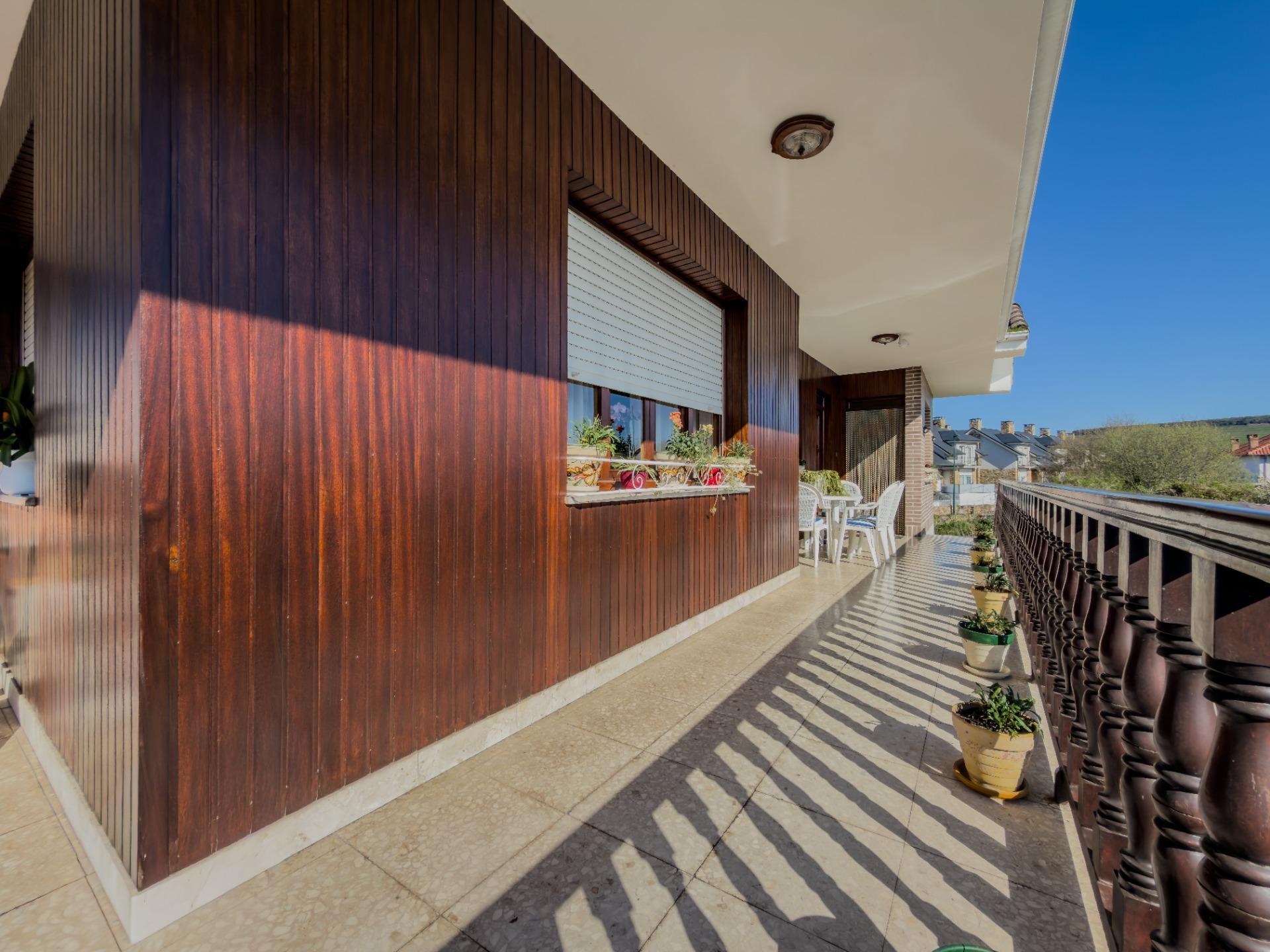 CHALET CON DOS VIVIENDAS Y GRAN PARCELA EN HINOJEDO, SUANCES