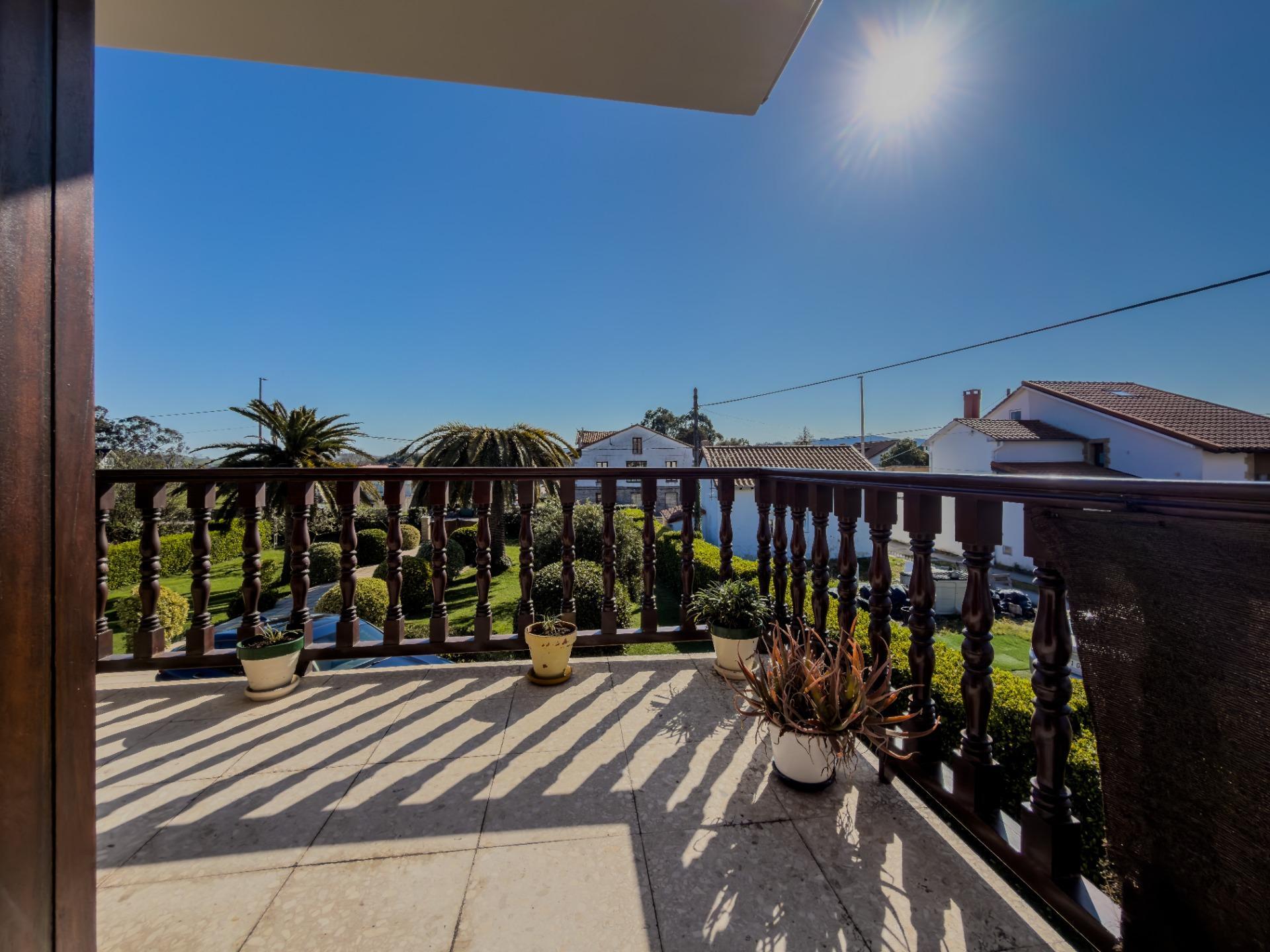 CHALET CON DOS VIVIENDAS Y GRAN PARCELA EN HINOJEDO, SUANCES