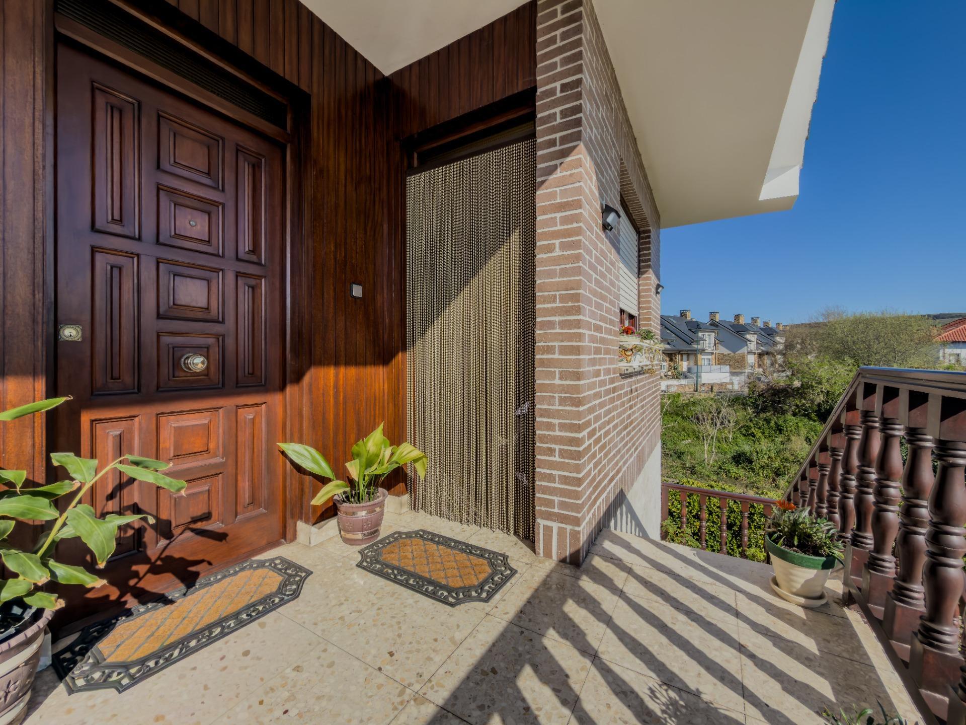 CHALET CON DOS VIVIENDAS Y GRAN PARCELA EN HINOJEDO, SUANCES