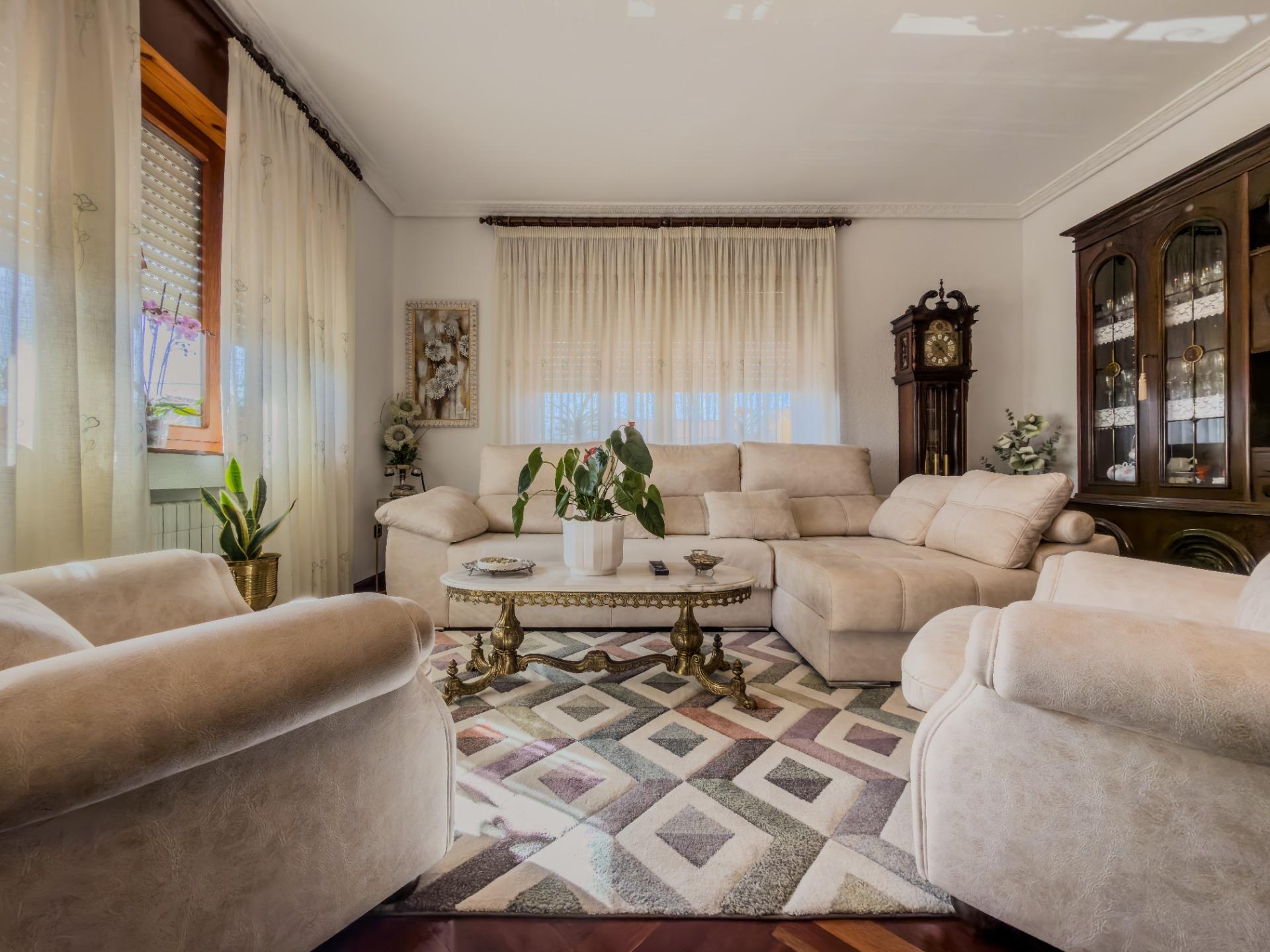 CHALET CON DOS VIVIENDAS Y GRAN PARCELA EN HINOJEDO, SUANCES