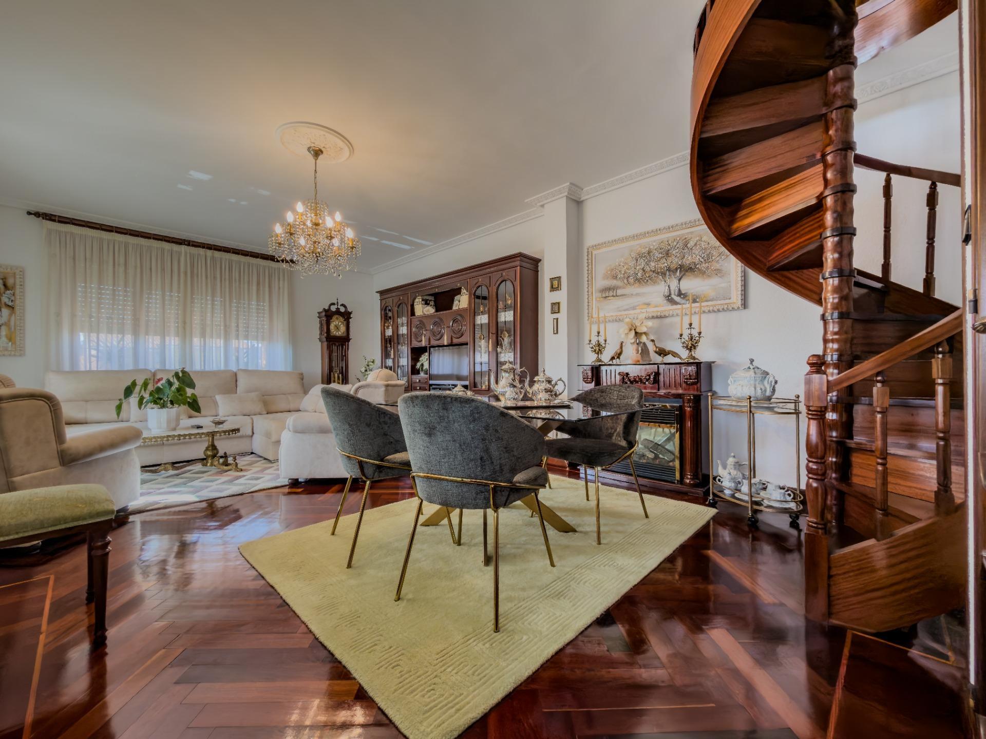 CHALET CON DOS VIVIENDAS Y GRAN PARCELA EN HINOJEDO, SUANCES