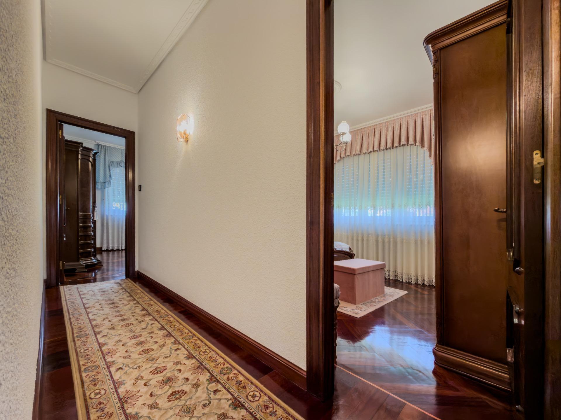 CHALET CON DOS VIVIENDAS Y GRAN PARCELA EN HINOJEDO, SUANCES