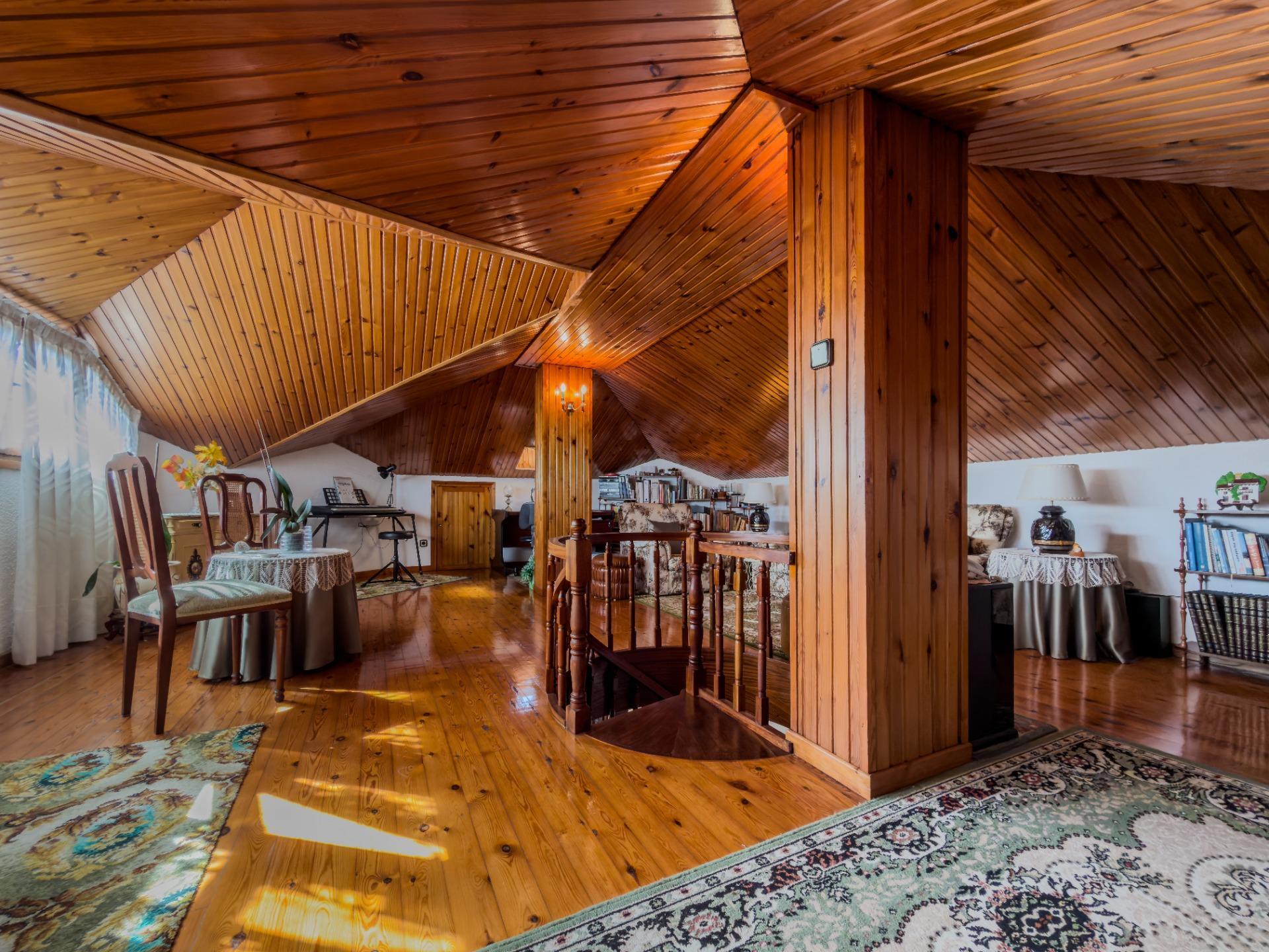 CHALET CON DOS VIVIENDAS Y GRAN PARCELA EN HINOJEDO, SUANCES