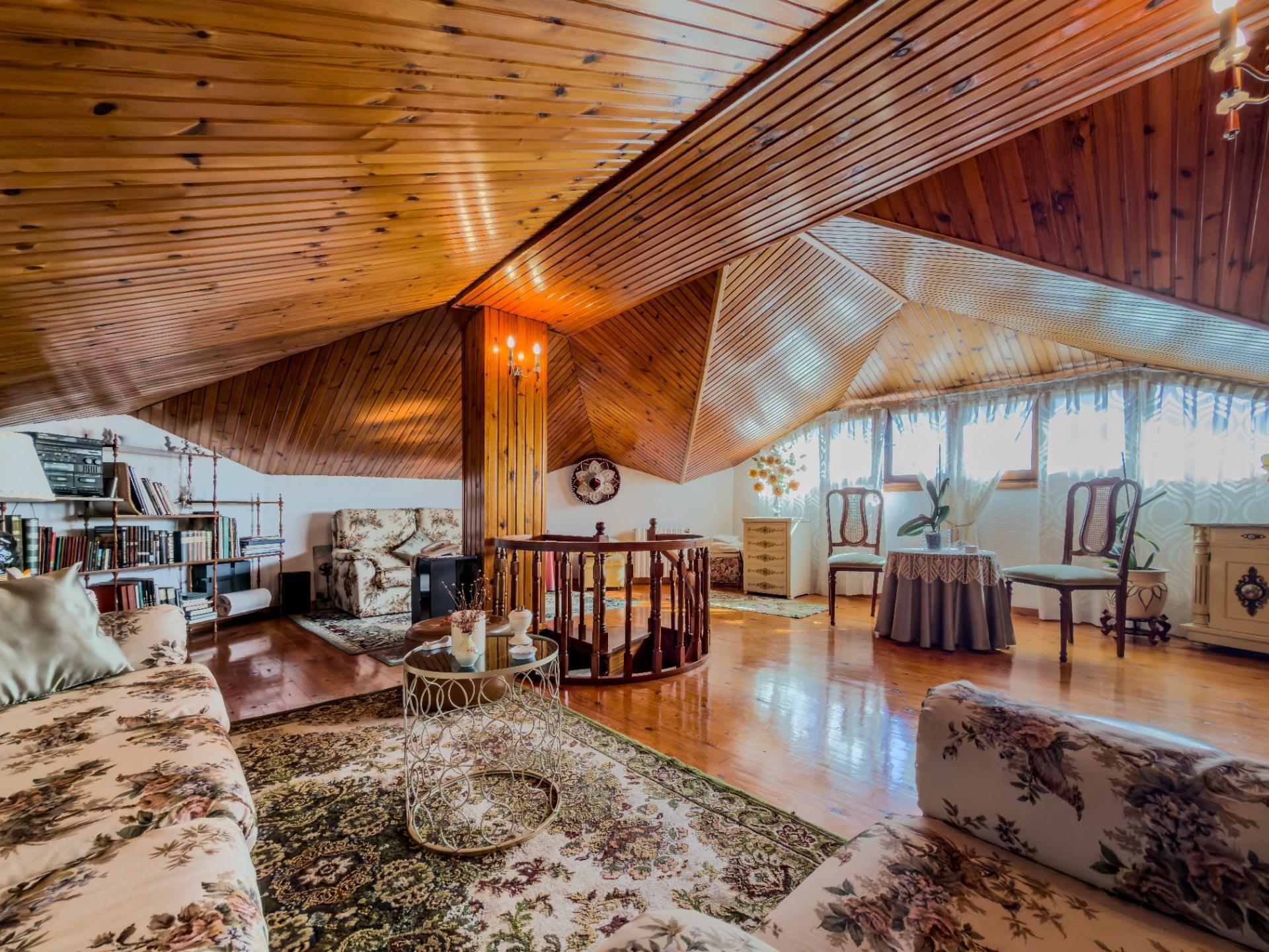 CHALET CON DOS VIVIENDAS Y GRAN PARCELA EN HINOJEDO, SUANCES