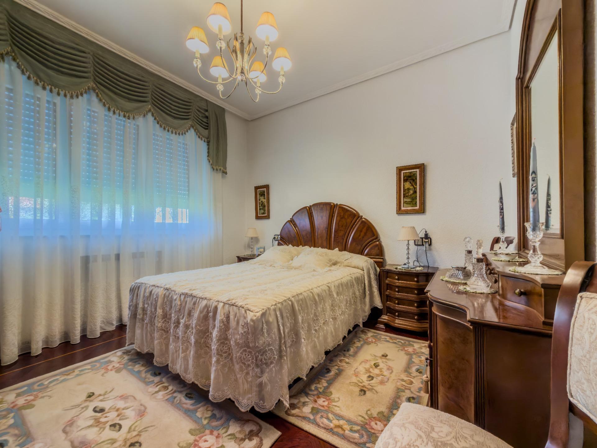 CHALET CON DOS VIVIENDAS Y GRAN PARCELA EN HINOJEDO, SUANCES