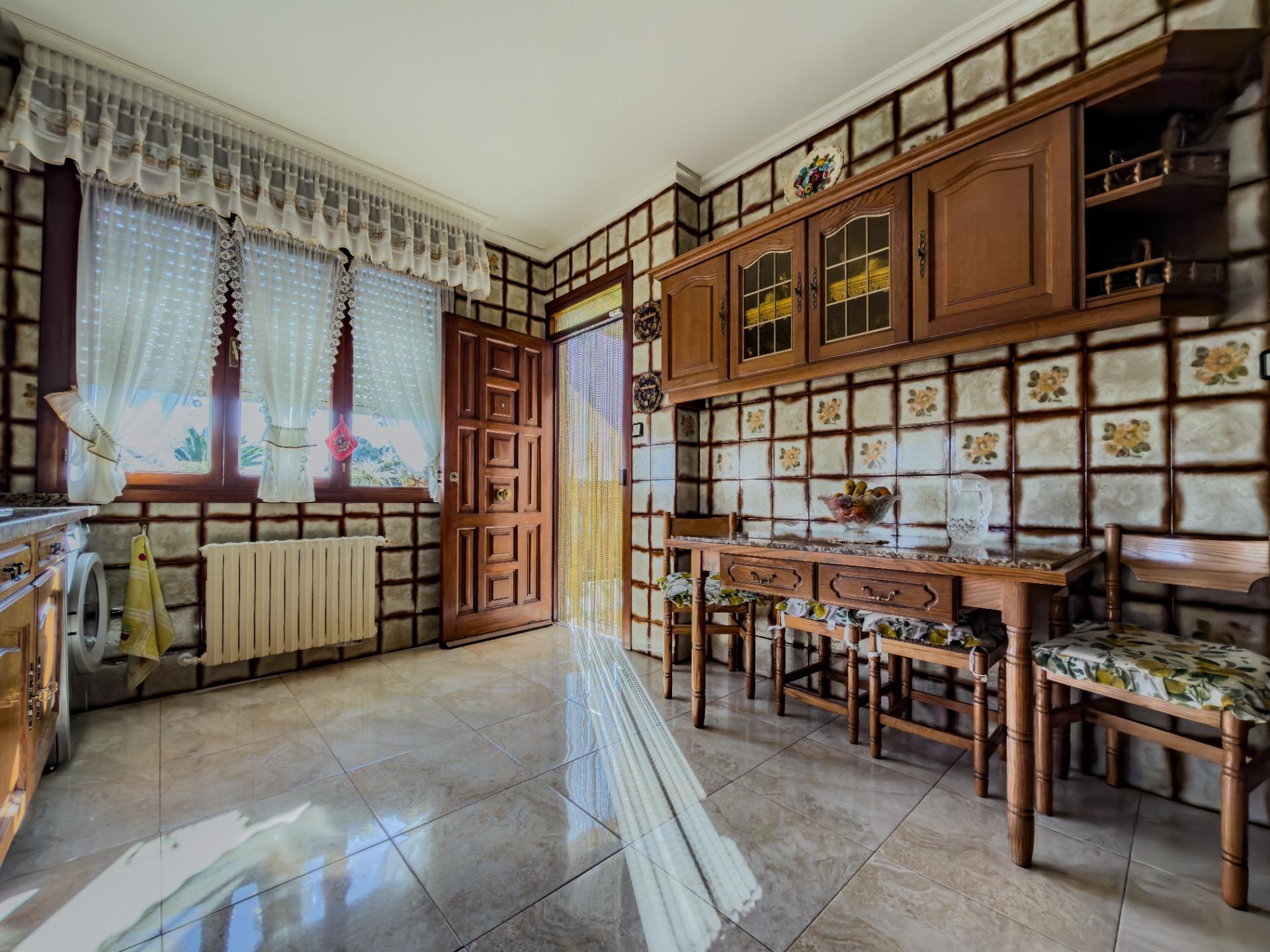 CHALET CON DOS VIVIENDAS Y GRAN PARCELA EN HINOJEDO, SUANCES