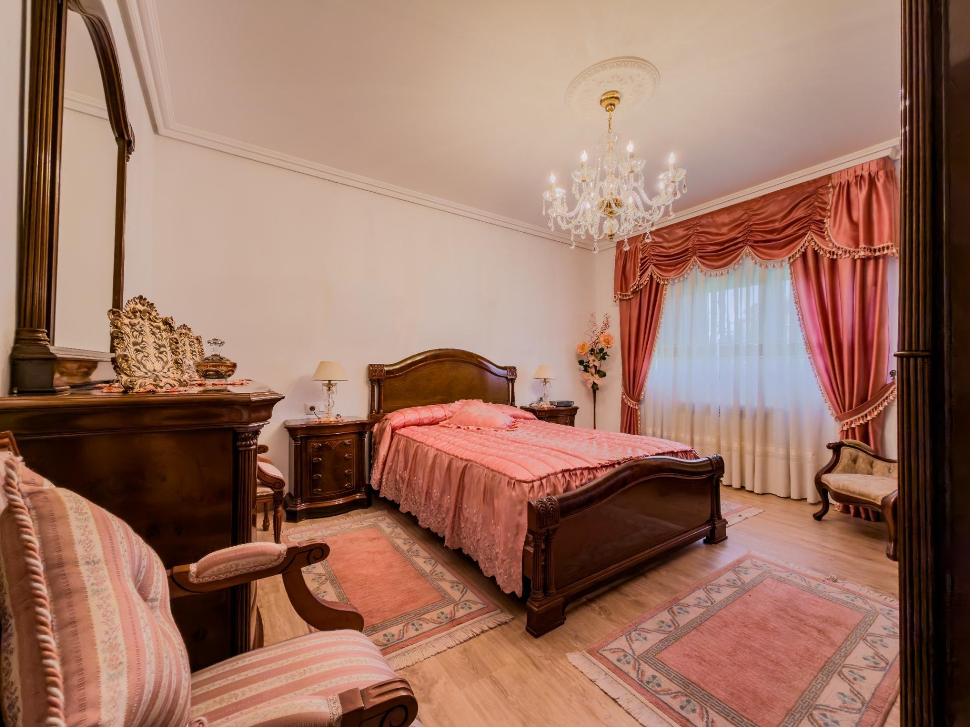 CHALET CON DOS VIVIENDAS Y GRAN PARCELA EN HINOJEDO, SUANCES