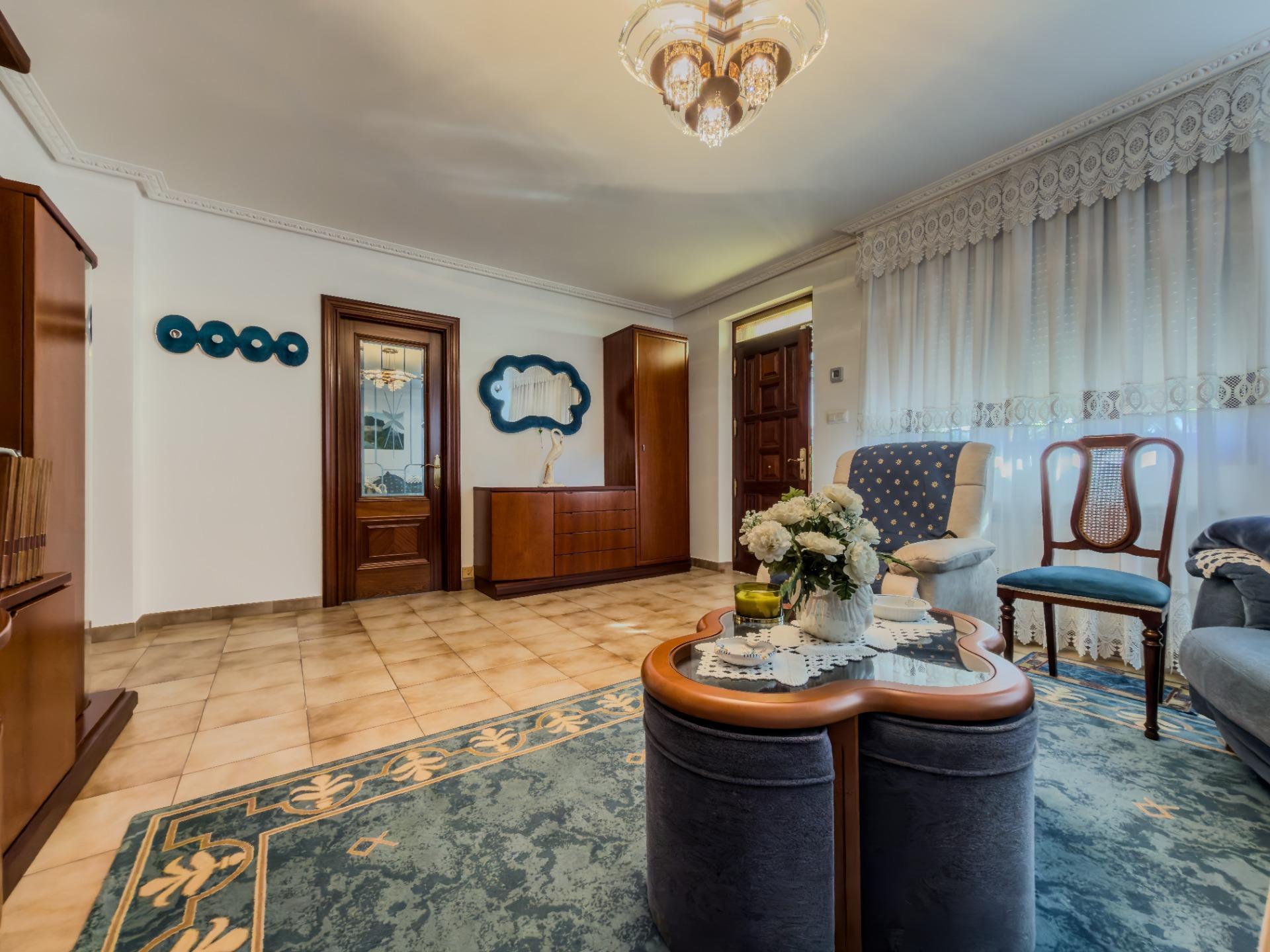 CHALET CON DOS VIVIENDAS Y GRAN PARCELA EN HINOJEDO, SUANCES