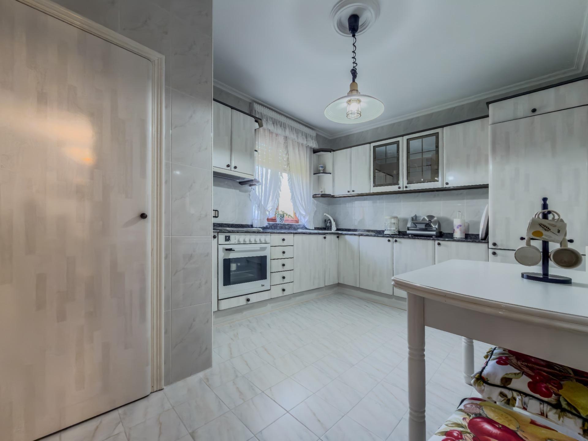 CHALET CON DOS VIVIENDAS Y GRAN PARCELA EN HINOJEDO, SUANCES