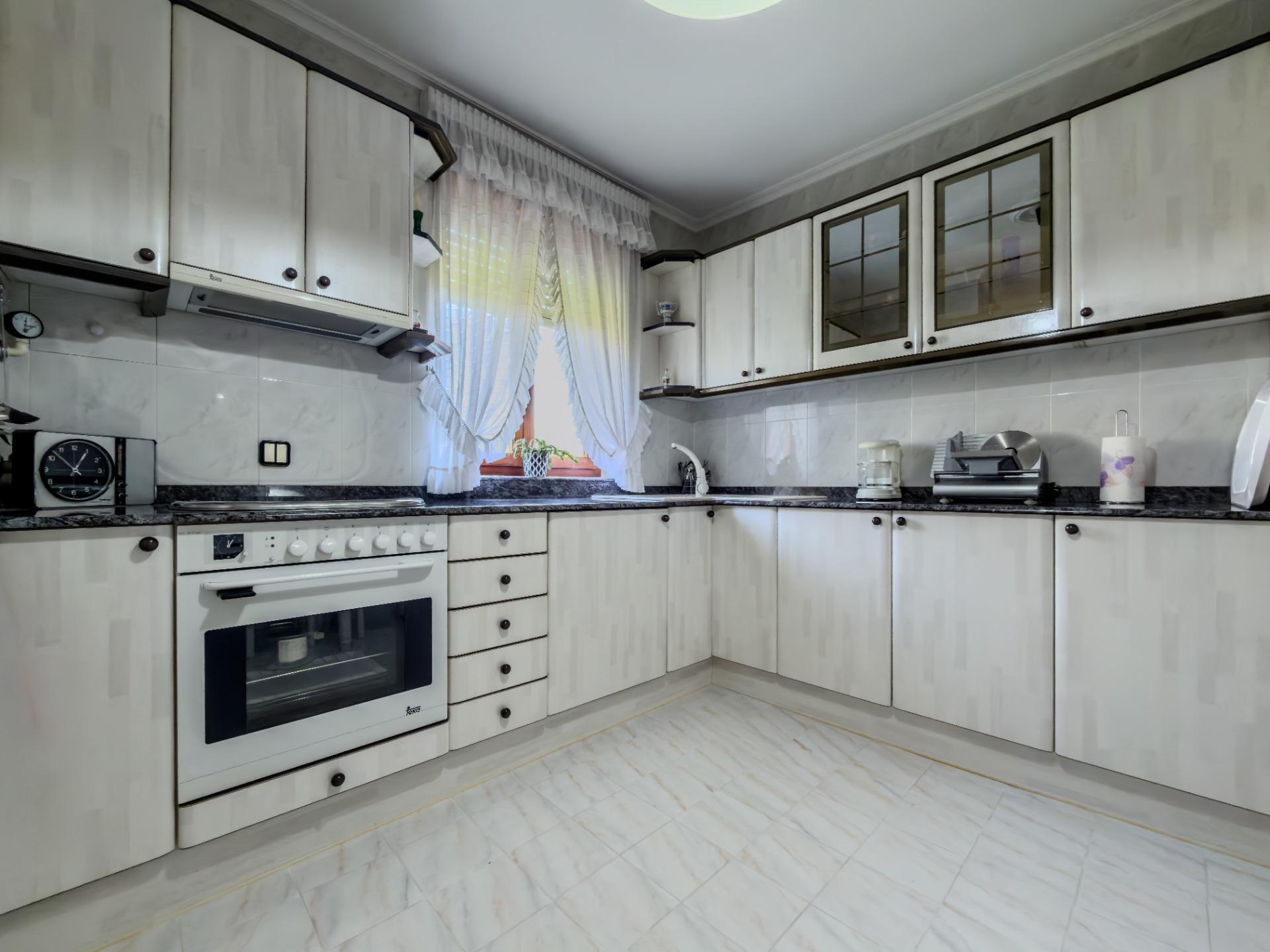 CHALET CON DOS VIVIENDAS Y GRAN PARCELA EN HINOJEDO, SUANCES