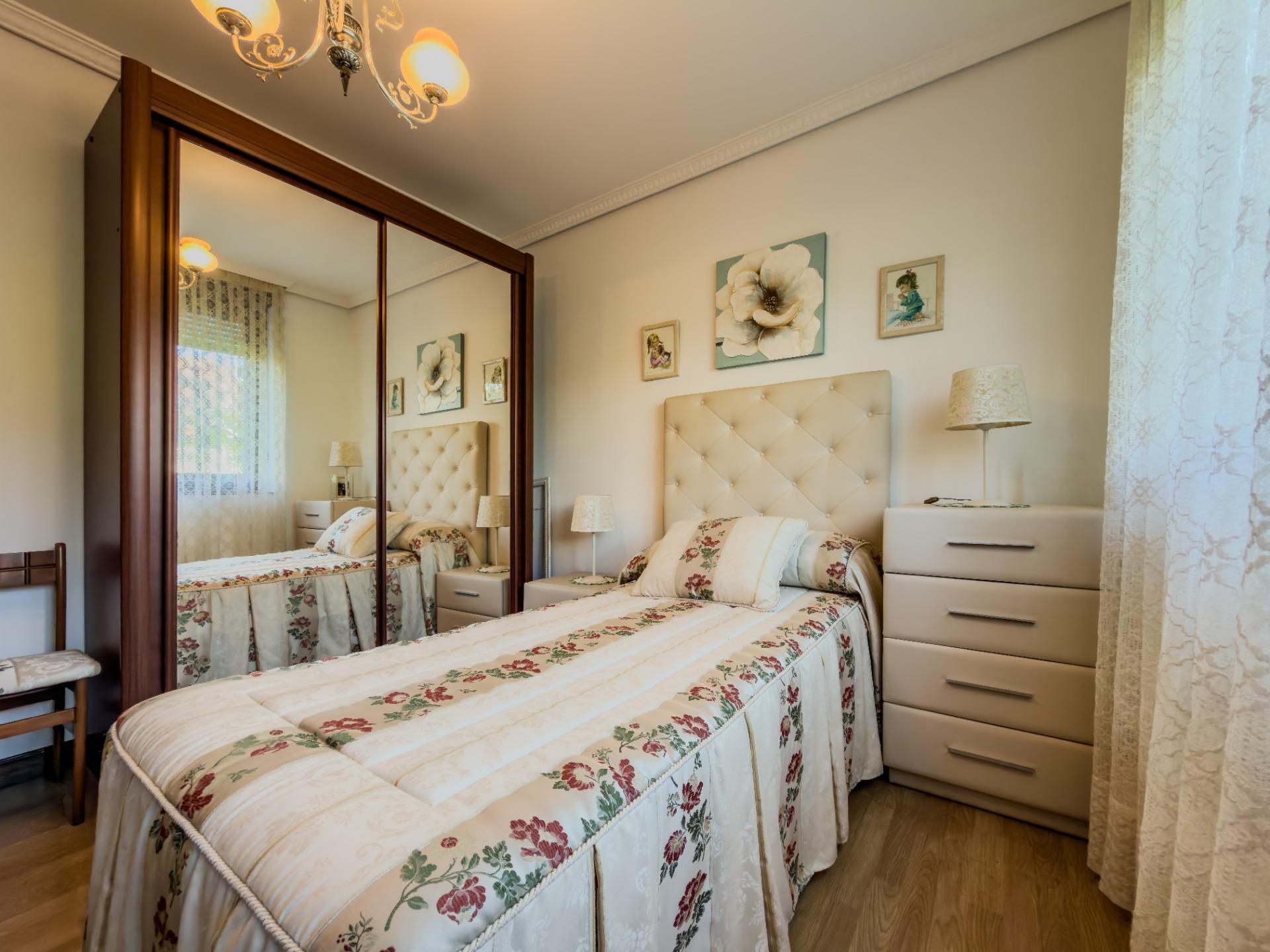 CHALET CON DOS VIVIENDAS Y GRAN PARCELA EN HINOJEDO, SUANCES