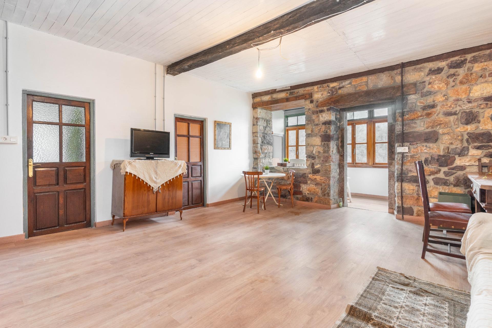 CASA CON TERRENO EN VENTA EN CLAVILLAS (SOMIEDO)