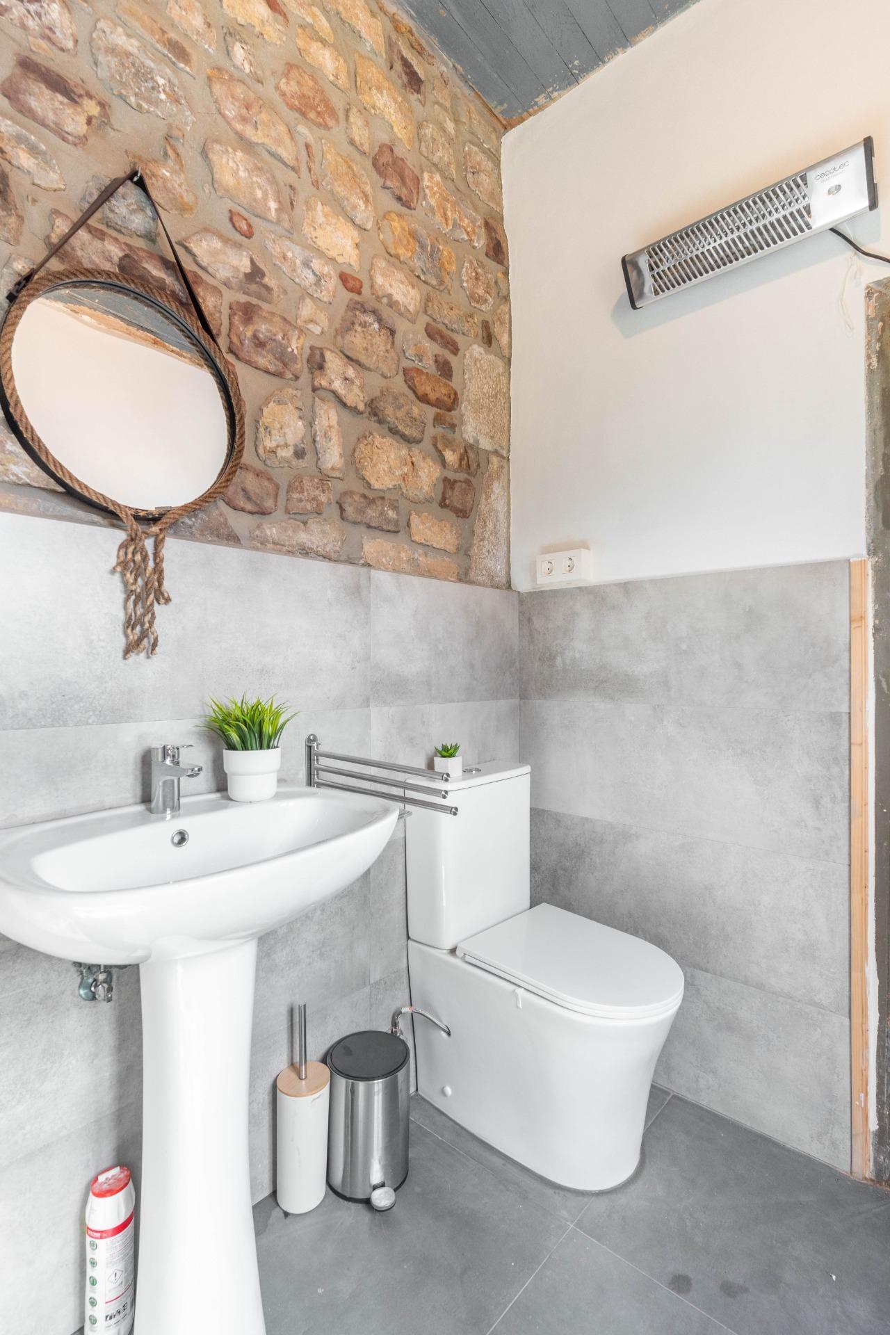 CASA CON TERRENO EN VENTA EN CLAVILLAS (SOMIEDO)