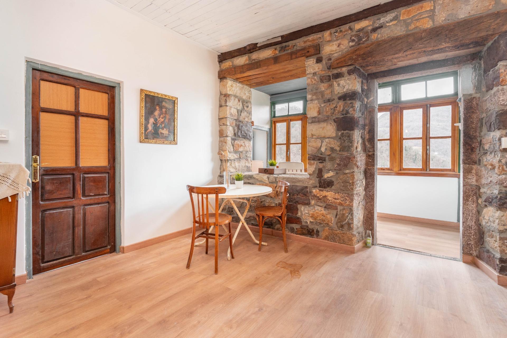 CASA CON TERRENO EN VENTA EN CLAVILLAS (SOMIEDO)