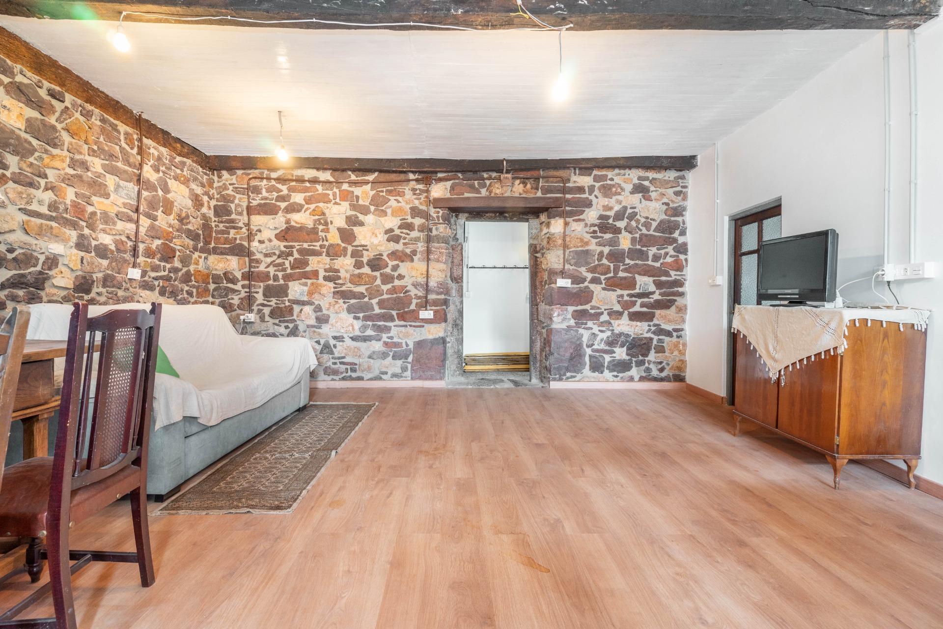 CASA CON TERRENO EN VENTA EN CLAVILLAS (SOMIEDO)