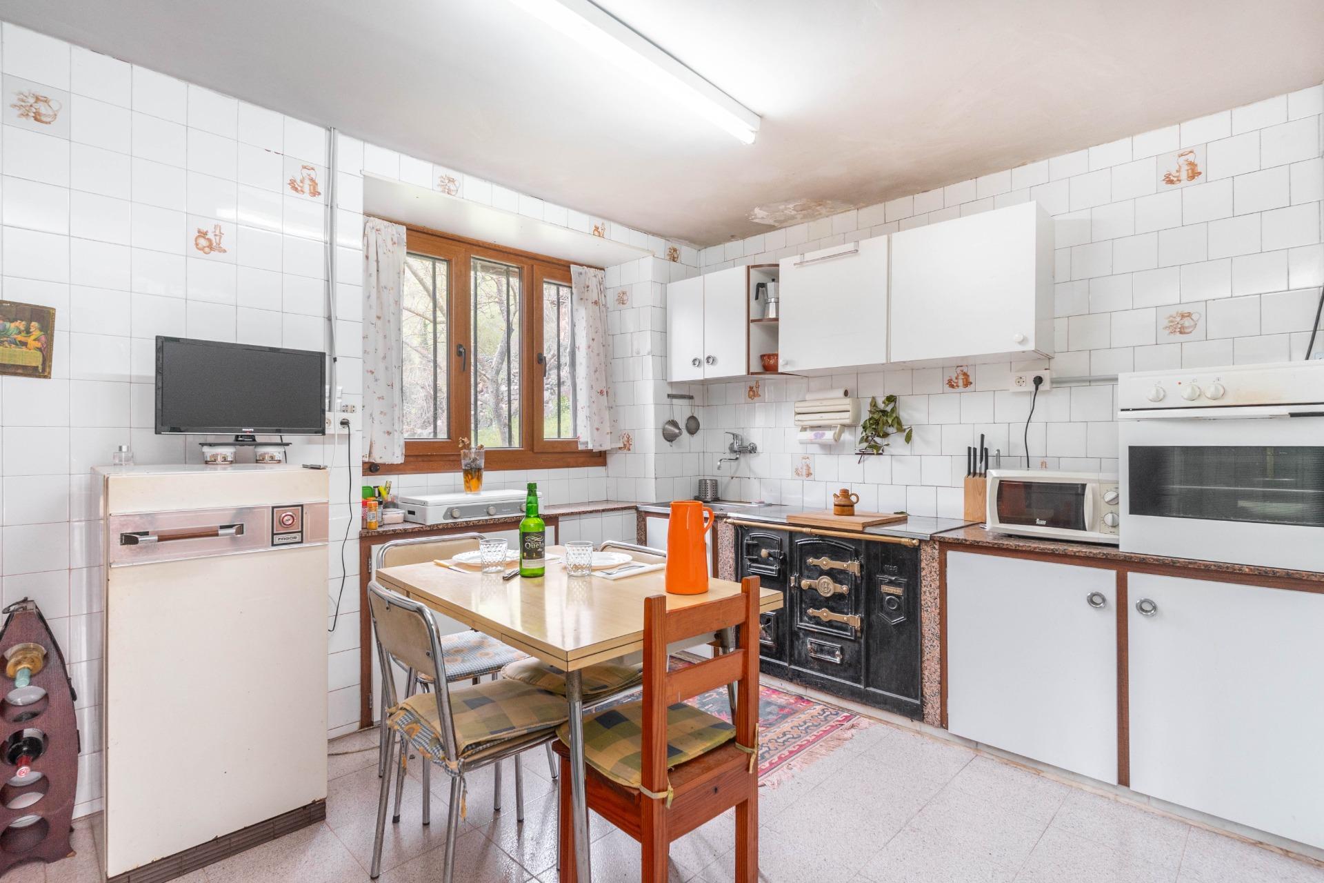 CASA CON TERRENO EN VENTA EN CLAVILLAS (SOMIEDO)