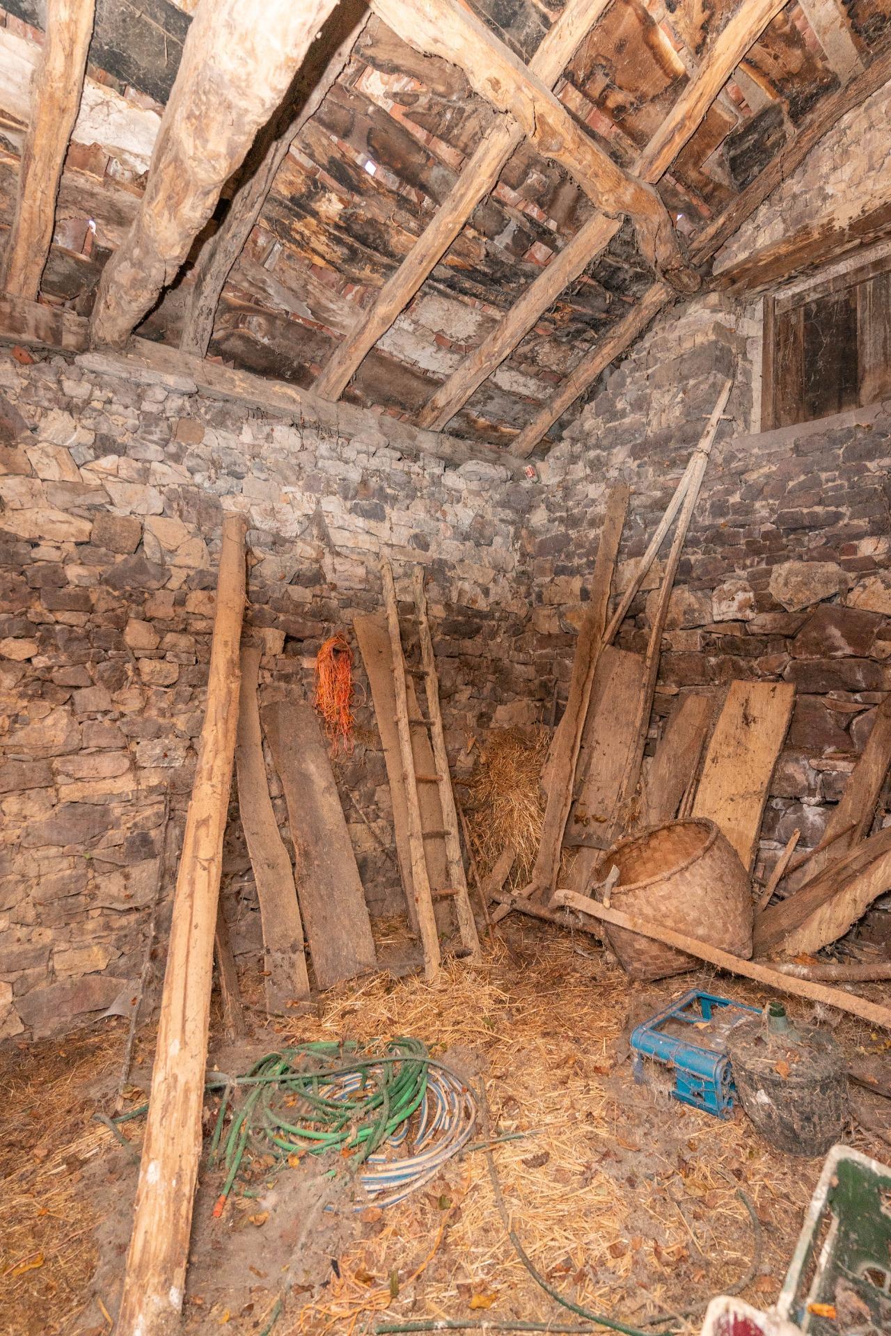 CASA CON TERRENO EN VENTA EN CLAVILLAS (SOMIEDO)