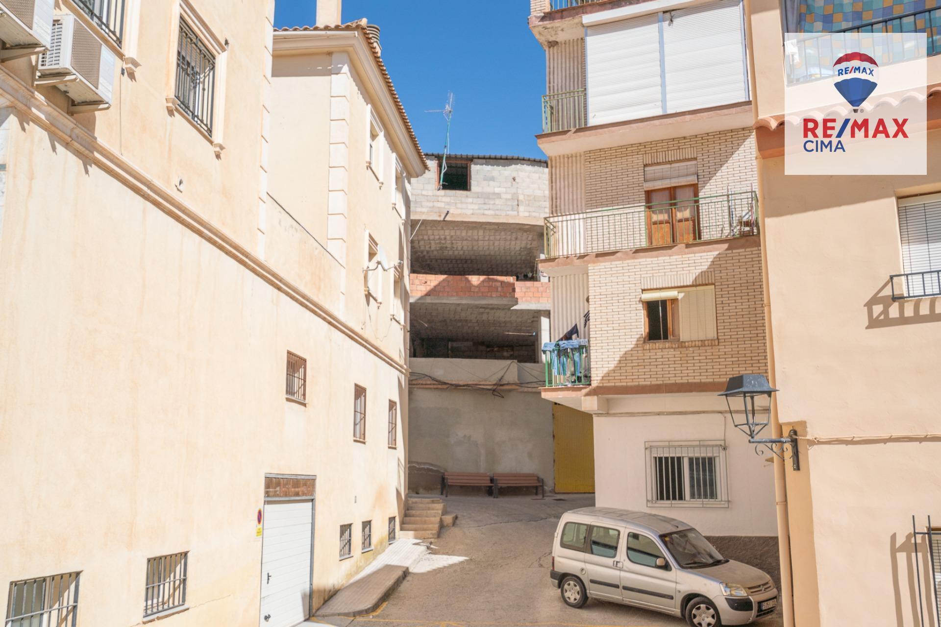 Oportunidad única de inversión en Zújar 2 pisos en construccion y 2 pisos para reforma