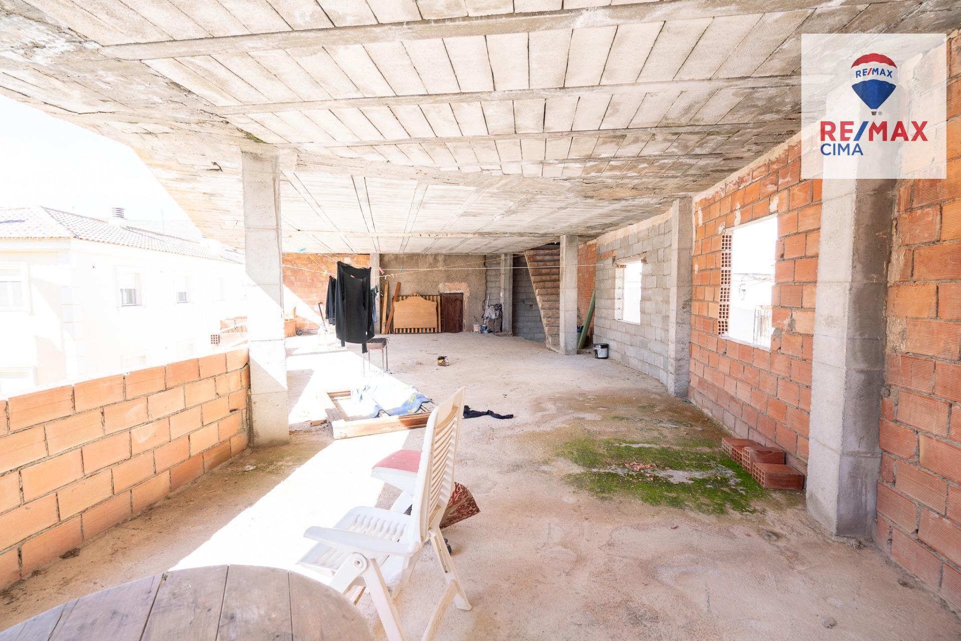 Oportunidad única de inversión en Zújar 2 pisos en construccion y 2 pisos para reforma